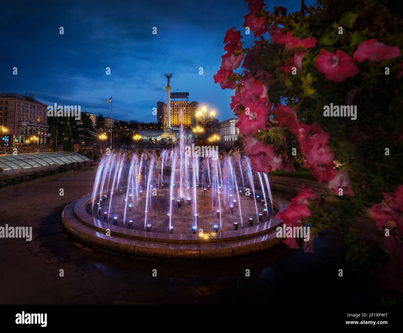 Independence Square Brunnen bei Nacht - Kiew, Ukraine Stockfoto