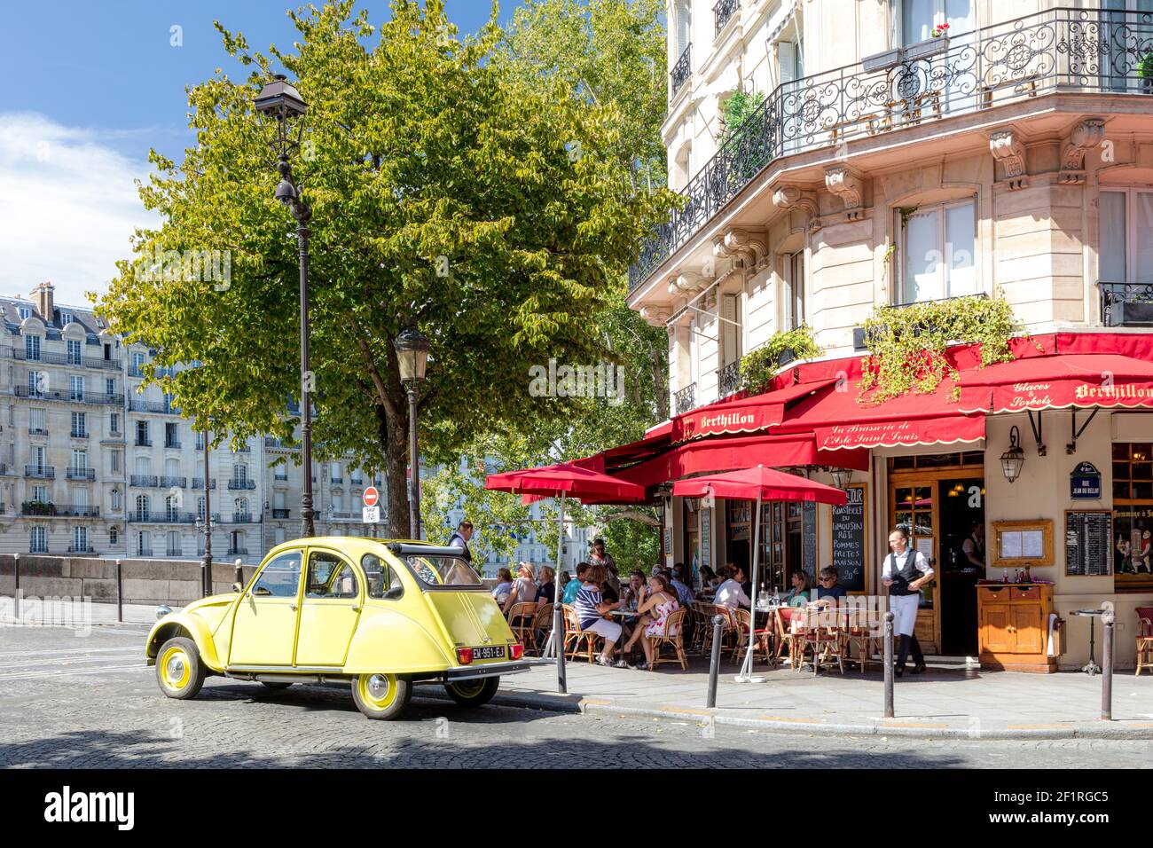 Mittagessen in der Brasserie de l'Isle Saint-Louis, Paris, Frankreich Stockfoto