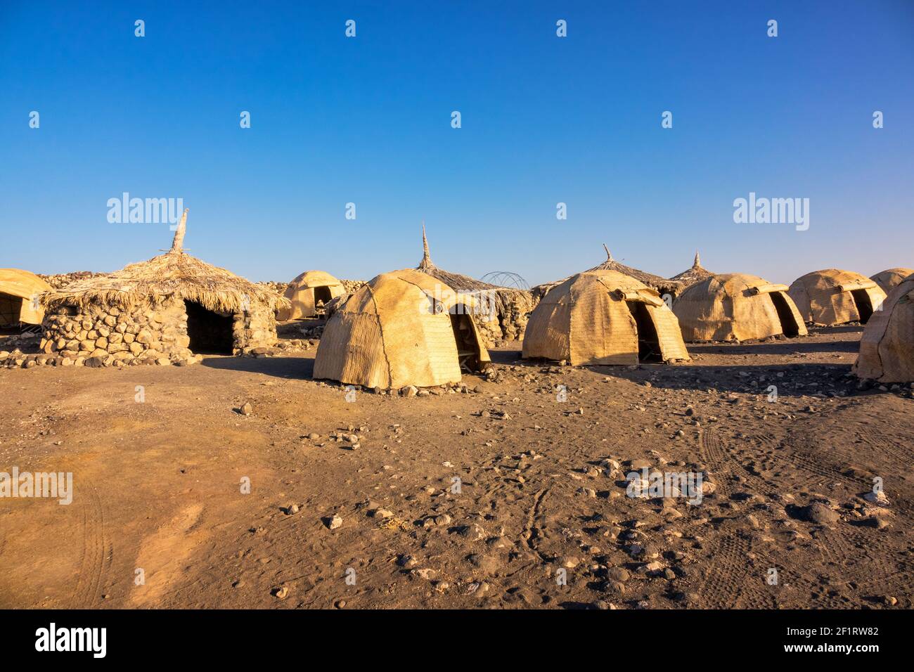 Afar, nomadische Hütten am Lake Abbe, Dschibuti Stockfoto