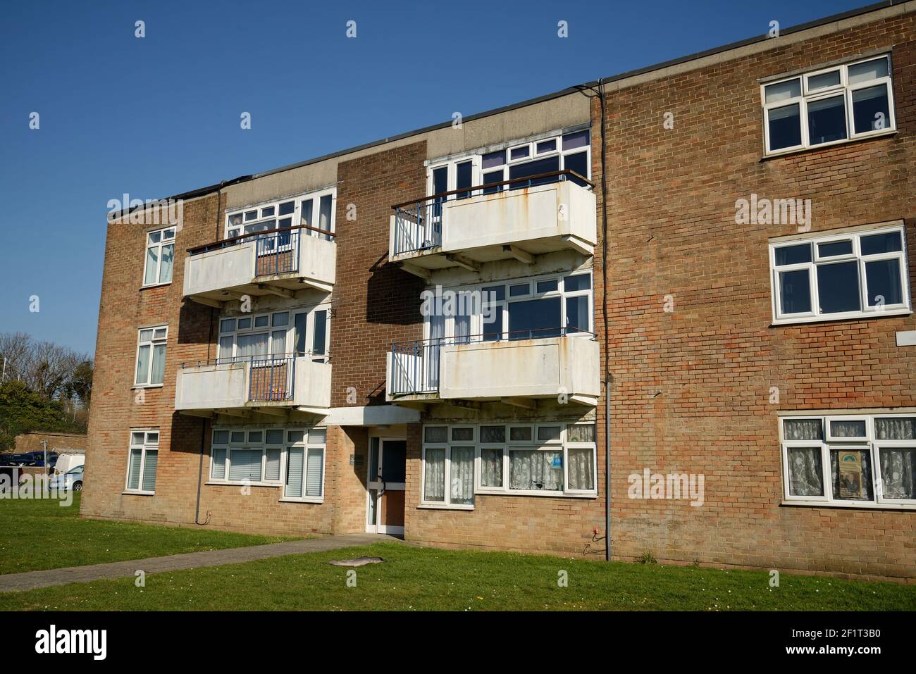 Ein flaches gebäude aus den 1960er Jahren im süden Englands. Stockfoto