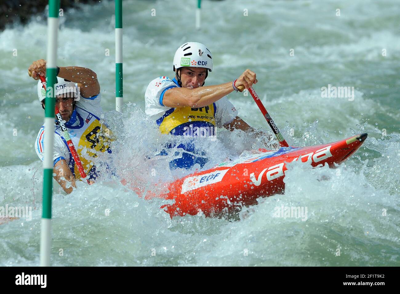 KANU KAYAK - ICF KANUSLALOM WELTMEISTERSCHAFT 2011 - BRATISLAVA (SVK) - 06 BIS 11/09/2011 - FOTO : JULIEN CROSNIER / KMSP / DPPI - C2 MÄNNER - GAUTHIER KLAUSS (FRA) - MATTHIEU PECHE (FRA) Stockfoto