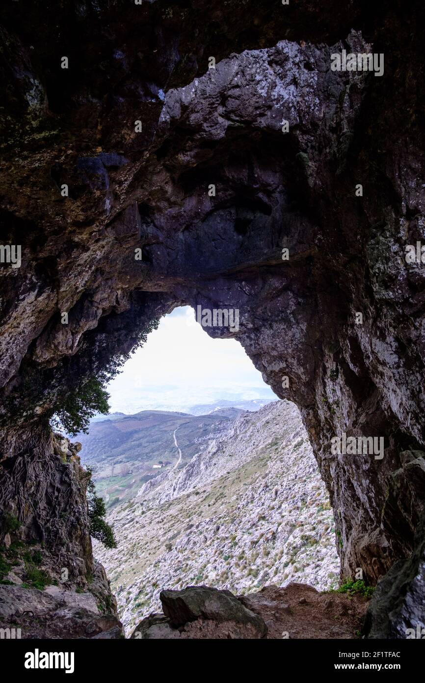 Cueva Orea im Berg oberhalb des Zafarraya-Passes, Andalucía, Spanien, Europa Stockfoto