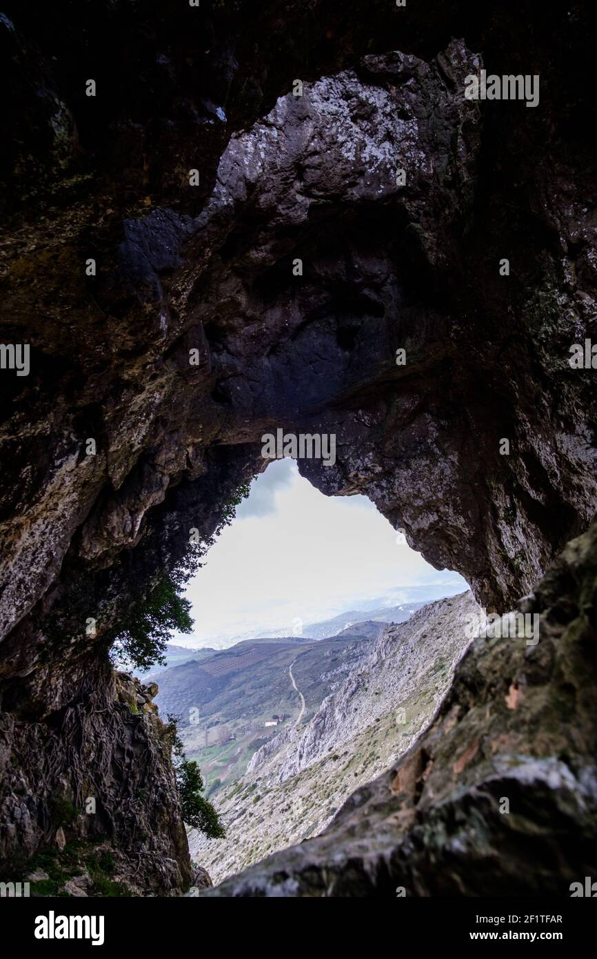 Cueva Orea im Berg oberhalb des Zafarraya-Passes, Andalucía, Spanien, Europa Stockfoto