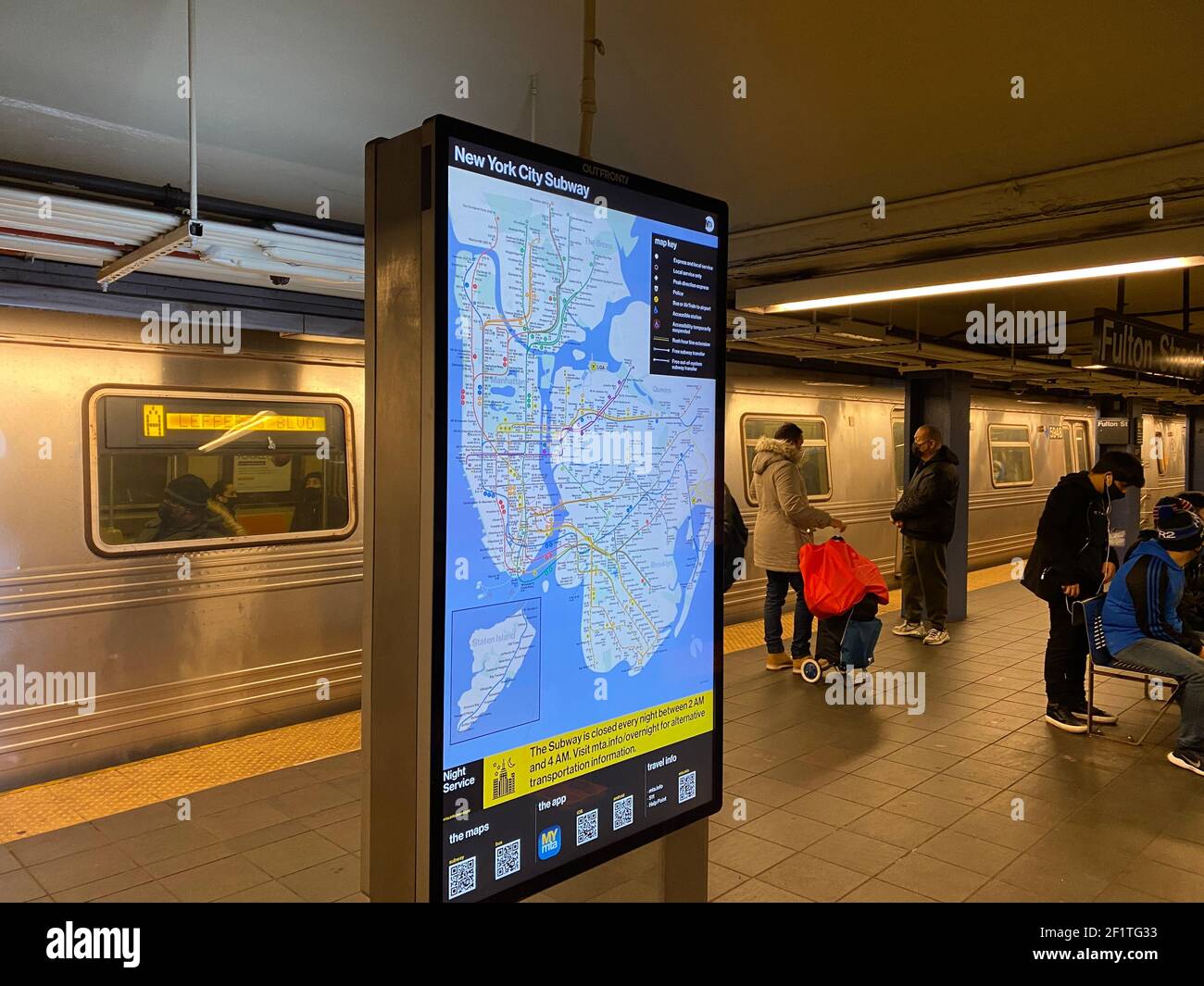 Jay Street/Borough Hall F & A Bahnhofsplattform, Brooklyn, New York. Stockfoto