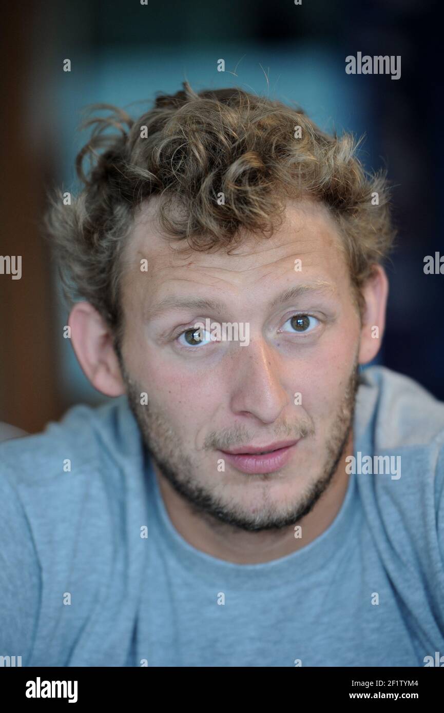 SCHWIMMEN - LONDON 2012 - PRESSEKONFERENZ DES FRANZÖSISCHEN TEAMS - DUNKERQUE (FRA) - 18/07/2012 - FOTO STEPHANE KEMPINAIRE / KMSP / DPPI - AMAURY LEVEAUX (FRA) Stockfoto