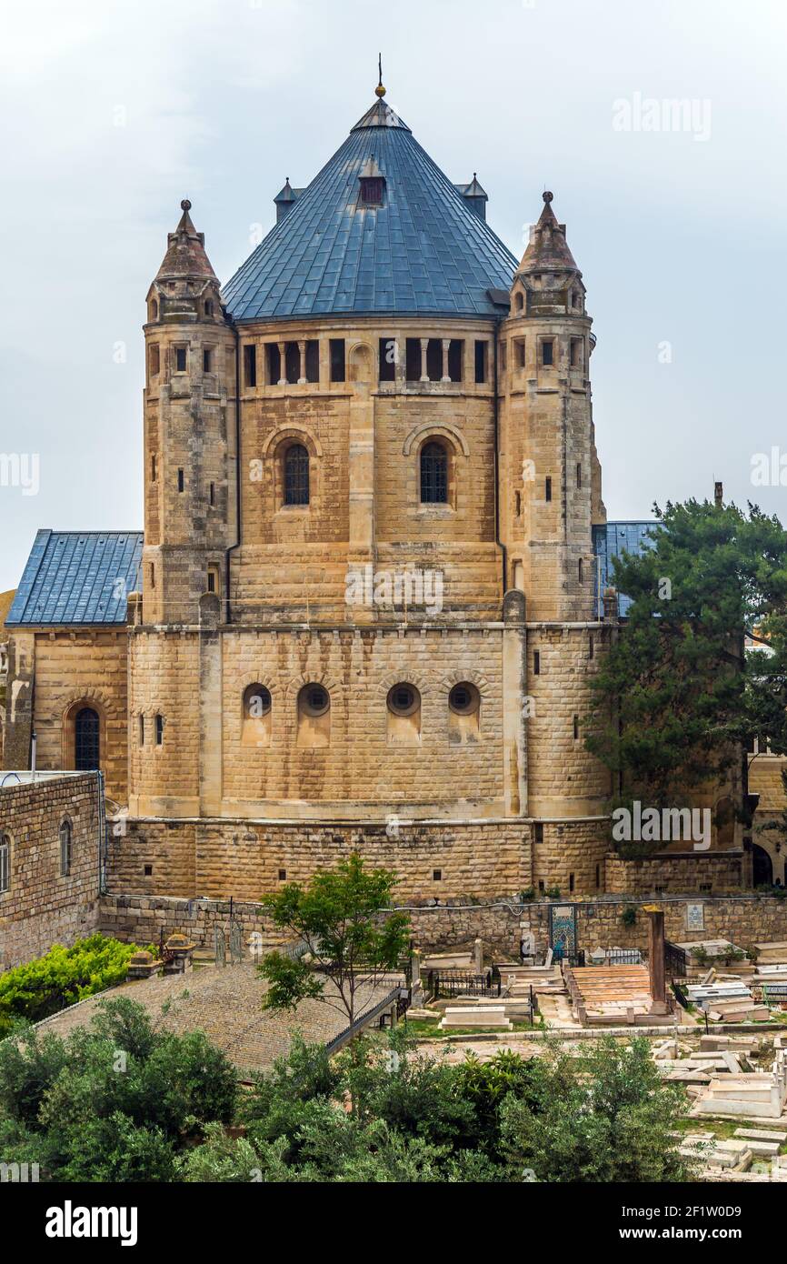 Christlicher Tempel und alter Friedhof Stockfoto