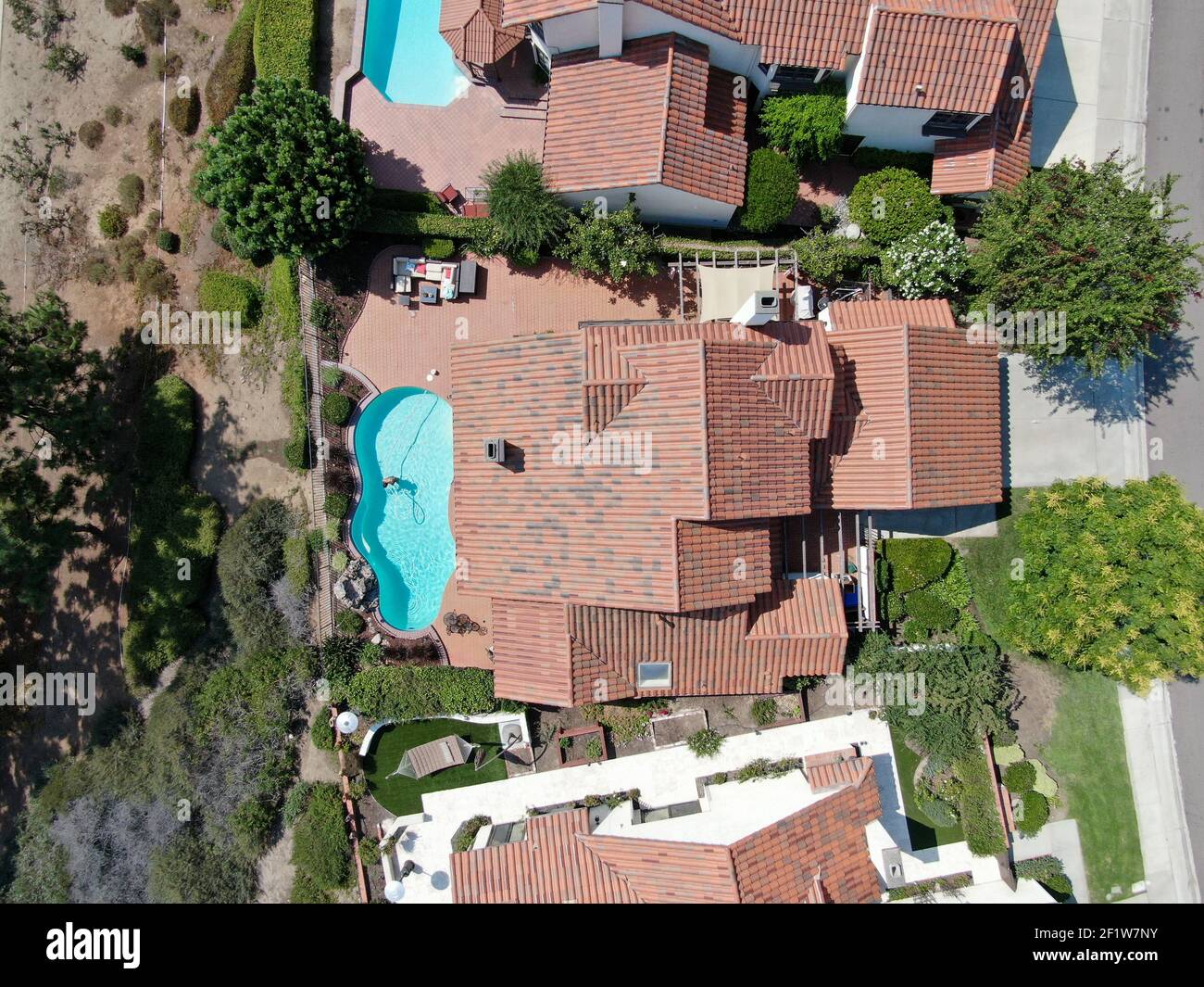 Luftaufnahme von oben des Mittelklasse-Wohnhauses, Südkalifornien Stockfoto