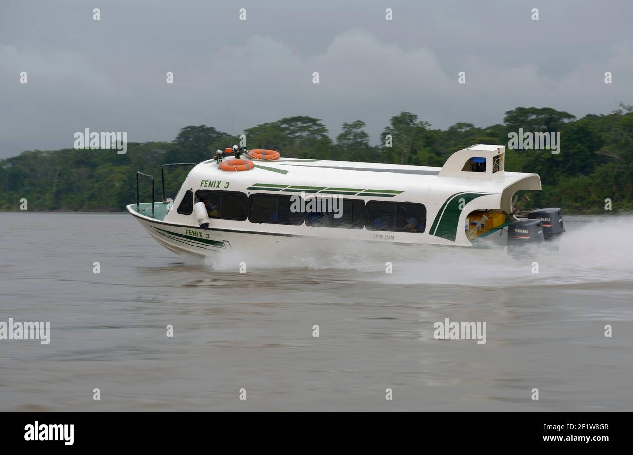 Hochgeschwindigkeitsboot für die Ölindustrie, Rio Napo, Orellana, Ecuador Stockfoto