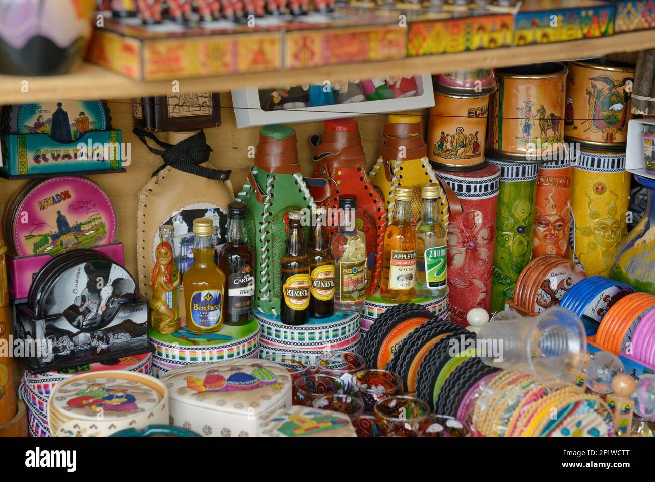 Ecuadorianische touristische Schmuckstücke zum Verkauf in der Virgen del Panecillo, Quito, Ecuador Stockfoto