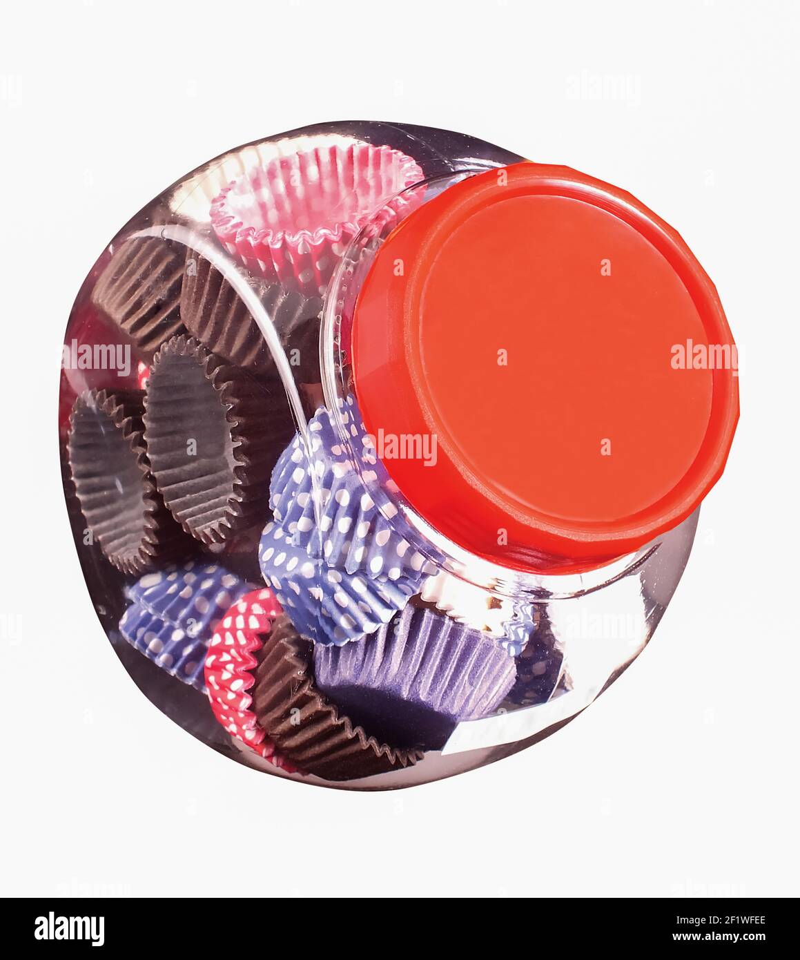Papierkörbe in einem Glasgefäß, ein Produkt, das von der Lebensmittelindustrie oder Süßwaren verwendet wird Stockfoto