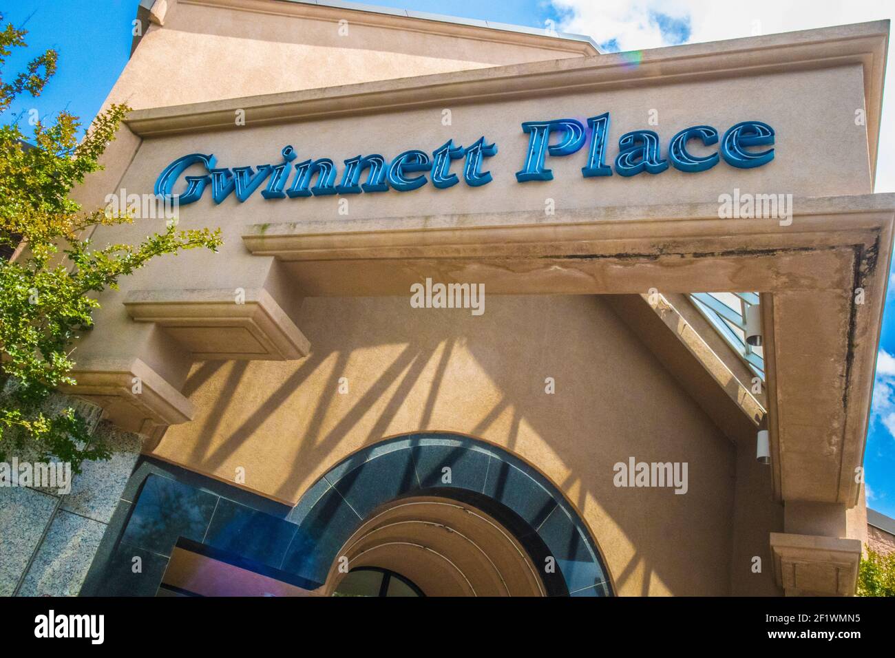 Gwinnett County, GA / USA - 05 25 20: Gwinnett Place Mall Schild am Eingang aus der Nähe Stockfoto