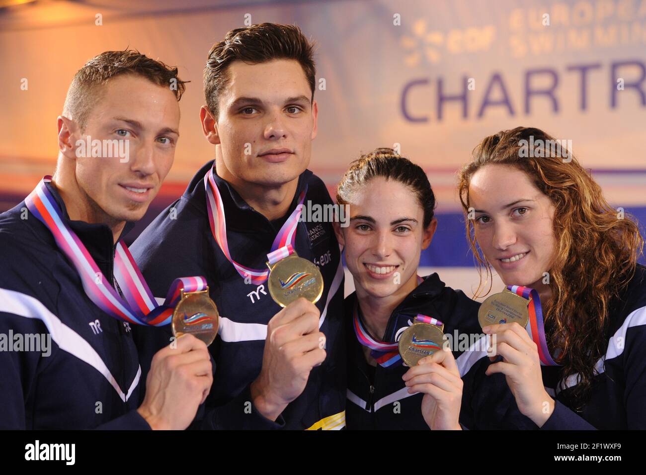 SCHWIMMEN - EUROPAMEISTERSCHAFTEN KURZSTRECKE 2012 - CHARTRES (FRA) - TAG 3 - 24/11/2012 - FOTO STEPHANE KEMPINAIRE / KMSP / DPPI - GEMISCHT 4X50 M FREESTYLE - FRANZÖSISCH TEAM - GOLDMEDAILLE - FLORENT MANAUDOU - FREDERICK BOUSQUET - ANNA SANTAMANS - CAMILLE MUFFAT (FRA) Stockfoto