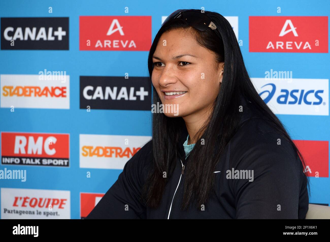 LEICHTATHLETIK - TREFFEN AREVA 2013 - PRESSEKONFERENZ / HOTEL MERCURE TOUR EIFFEL / PARIS (FRA) - 05/07/2013 - FOTO PHILIPPE MILLEREAU / KMSP / DPPI - KUGELUMSCHLAG - VALERIE ADAMS/NZE Stockfoto