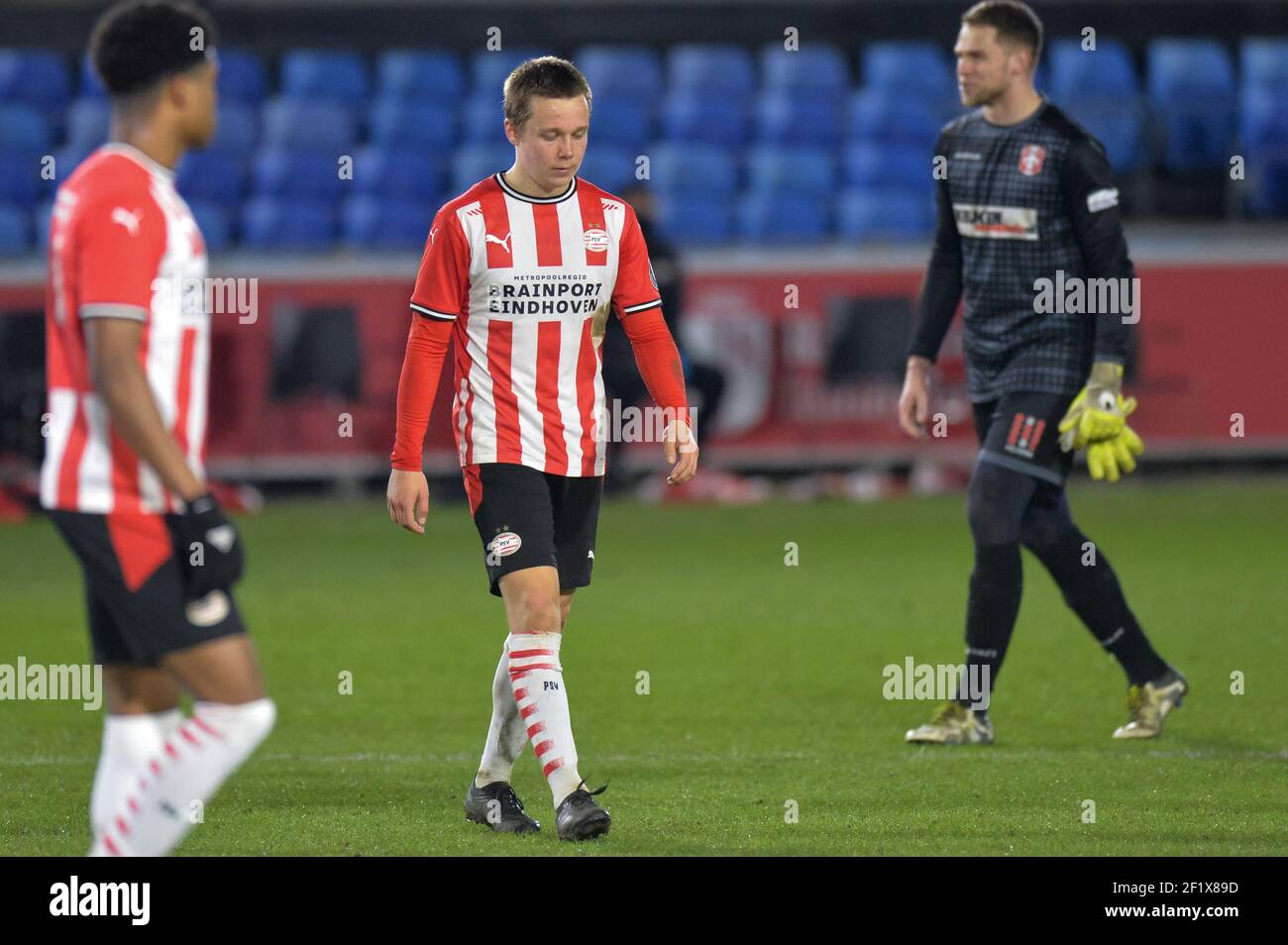 EINDHOVEN, NIEDERLANDE - MÄRZ 9: Mathias Kjolo vom PSV U23 sieht beim Keuken Kampioen Divisie-Spiel zwischen PSV U23 und FC Dordrecht auf der Strecke aus Stockfoto