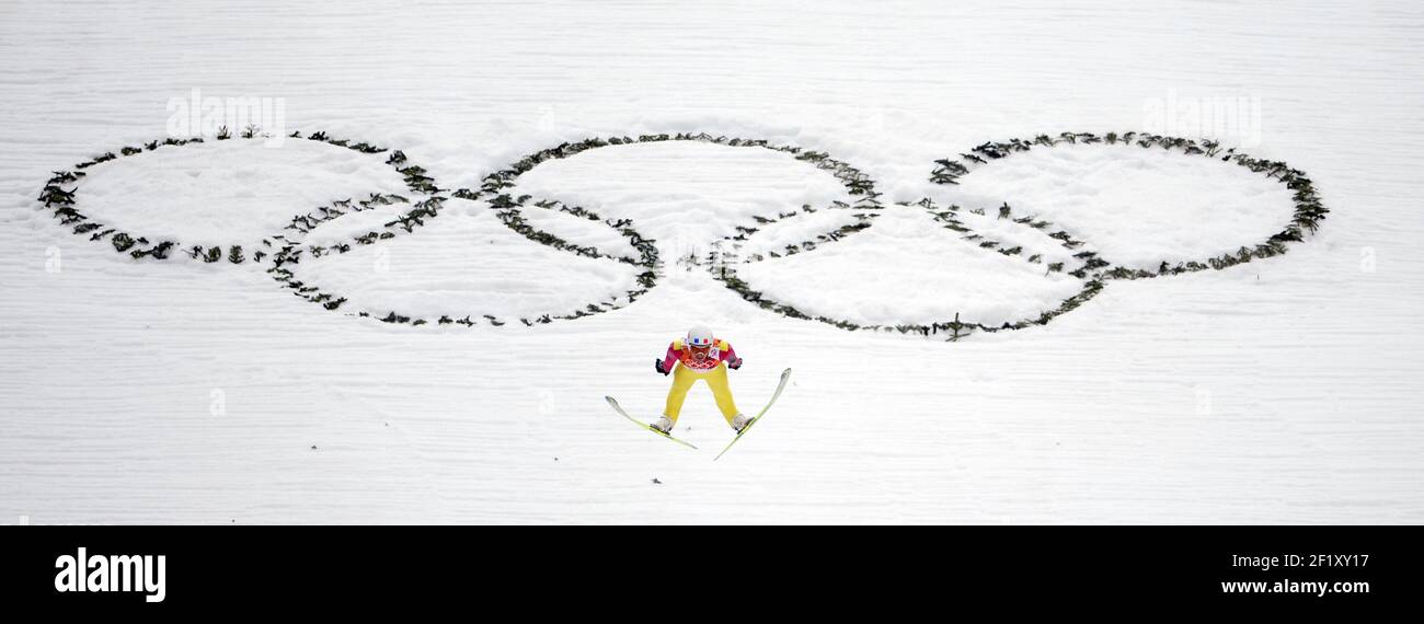 Illustration des Skisprungschanzers mit olympischen Ringen während der einzelnen nordischen Kombination, Gundersen Großschanzen-Wettbewerb Runde der XXII Olympischen Winterspiele Sotchi 2014, komplexe Schanzen Russkie Gorki, am 18. Februar 2014 in Sotschi, Russland. Fotopool KMSP / DPPI Stockfoto