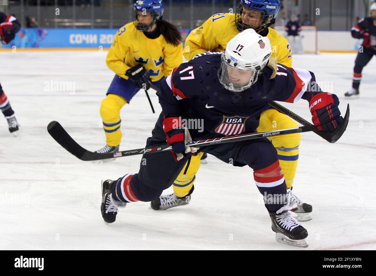 Jocelyne Lamoureux aus den USA beim Halbfinale der Frauen Eishockey, Schweden gegen USA, der XXII. Olympischen Winterspiele Sotchi 2014, in der Shayba Arena, am 17. Februar 2014 in Sotschi, Russland. Fotopool KMSP / DPPI Stockfoto