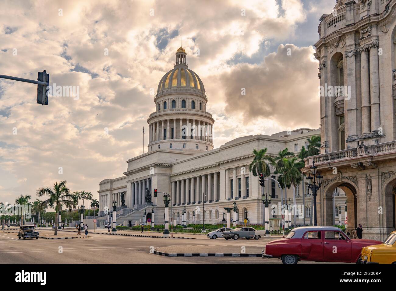 Havanna Kuba. 25. November 2020: Außenansicht des Kapitols von Havanna, ein Gebiet, das von Touristen und Kubanern besucht wird Stockfoto