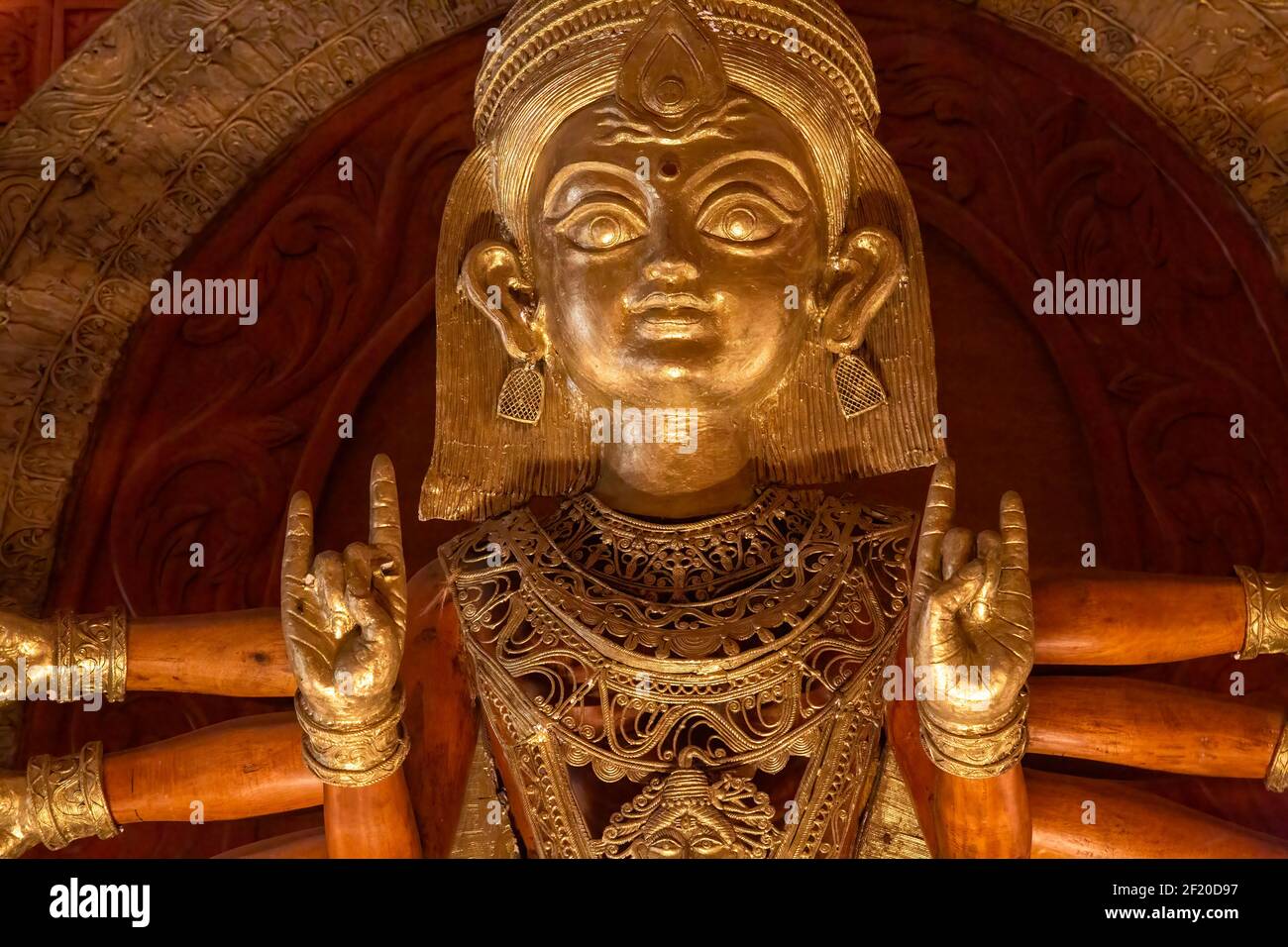 Göttin Durga Idol in Nahaufnahme mit Segen Hand Stockfoto