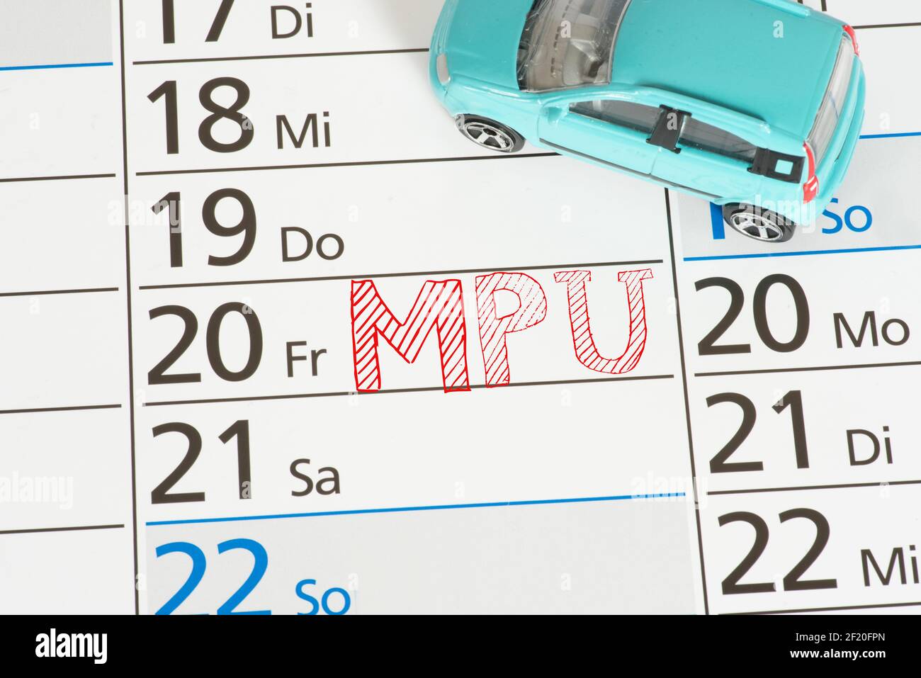 Kalender, Auto und Termin für den medizinisch-psychologischen Untersuchungstest Stockfoto