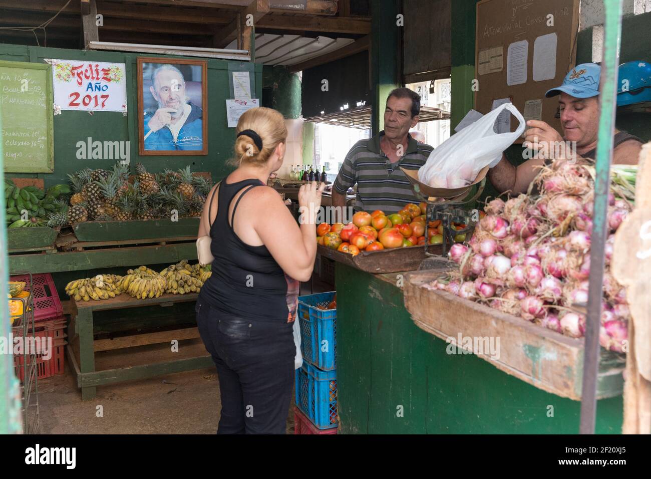 Kuba, Havanna - EIN Geschäft mit einem Foto von Fidel Castro Stockfoto