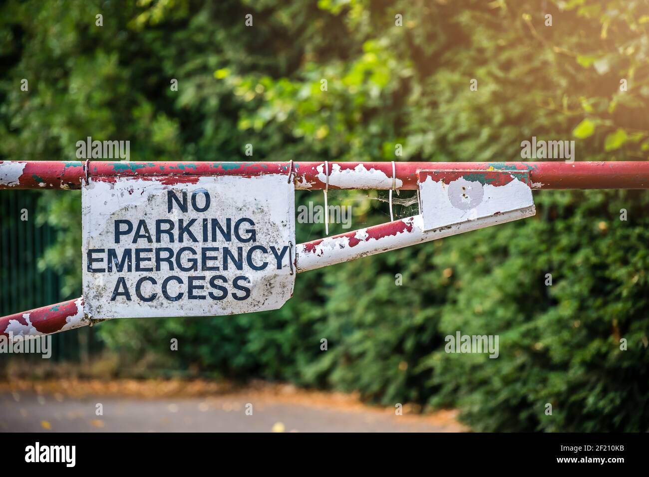 Kein Parkplatz Notzugangsschild Stockfoto