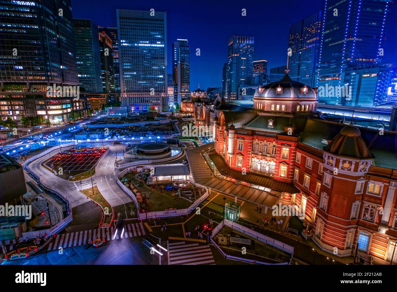 Beleuchtung des Bahnhofs Tokio, Blick bei Nacht Stockfoto