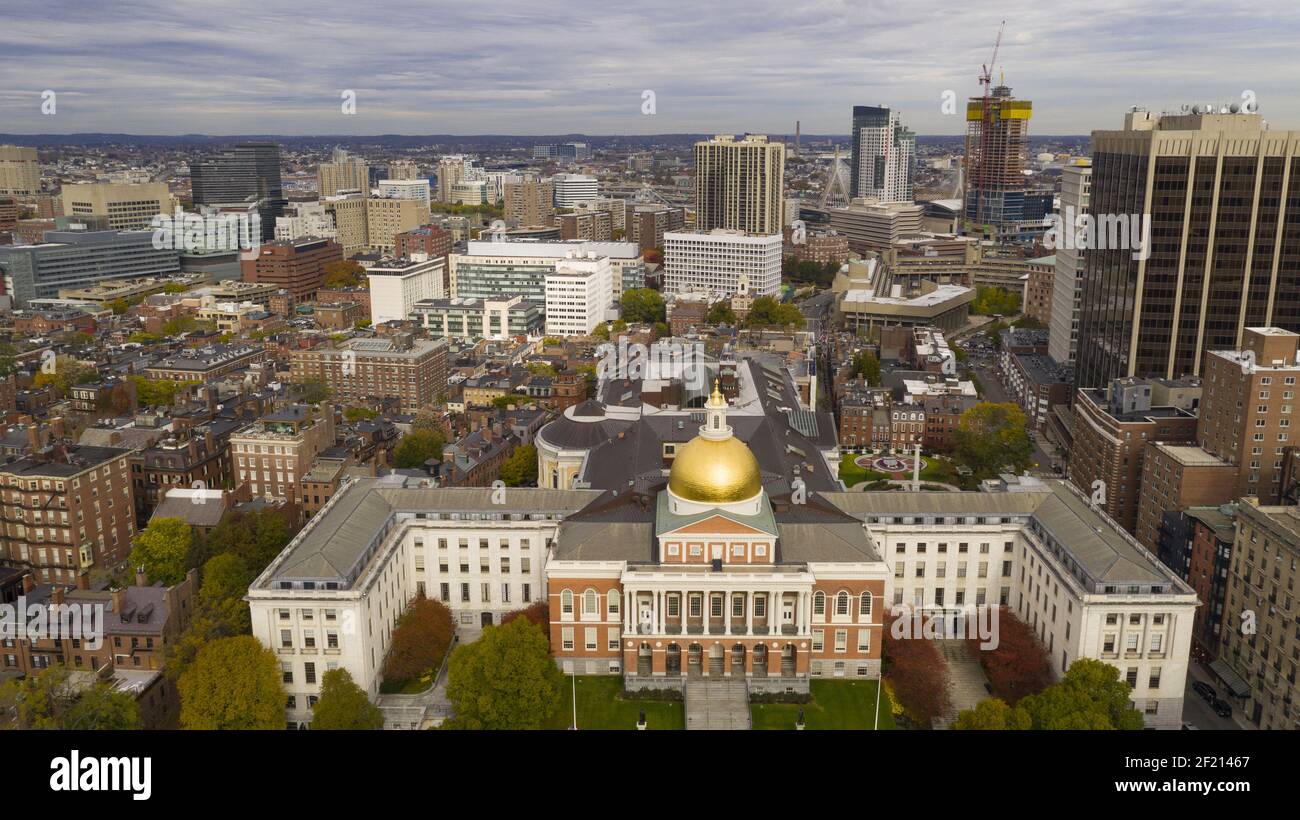 Luftaufnahme über das Massachusetts Statehouse Capital Building in der Innenstadt von Boston Stockfoto