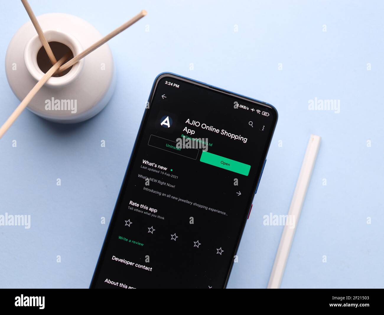 Assam, indien - 9. Juli 2020 : Ajio eine Online-Shopping-App. Stockfoto