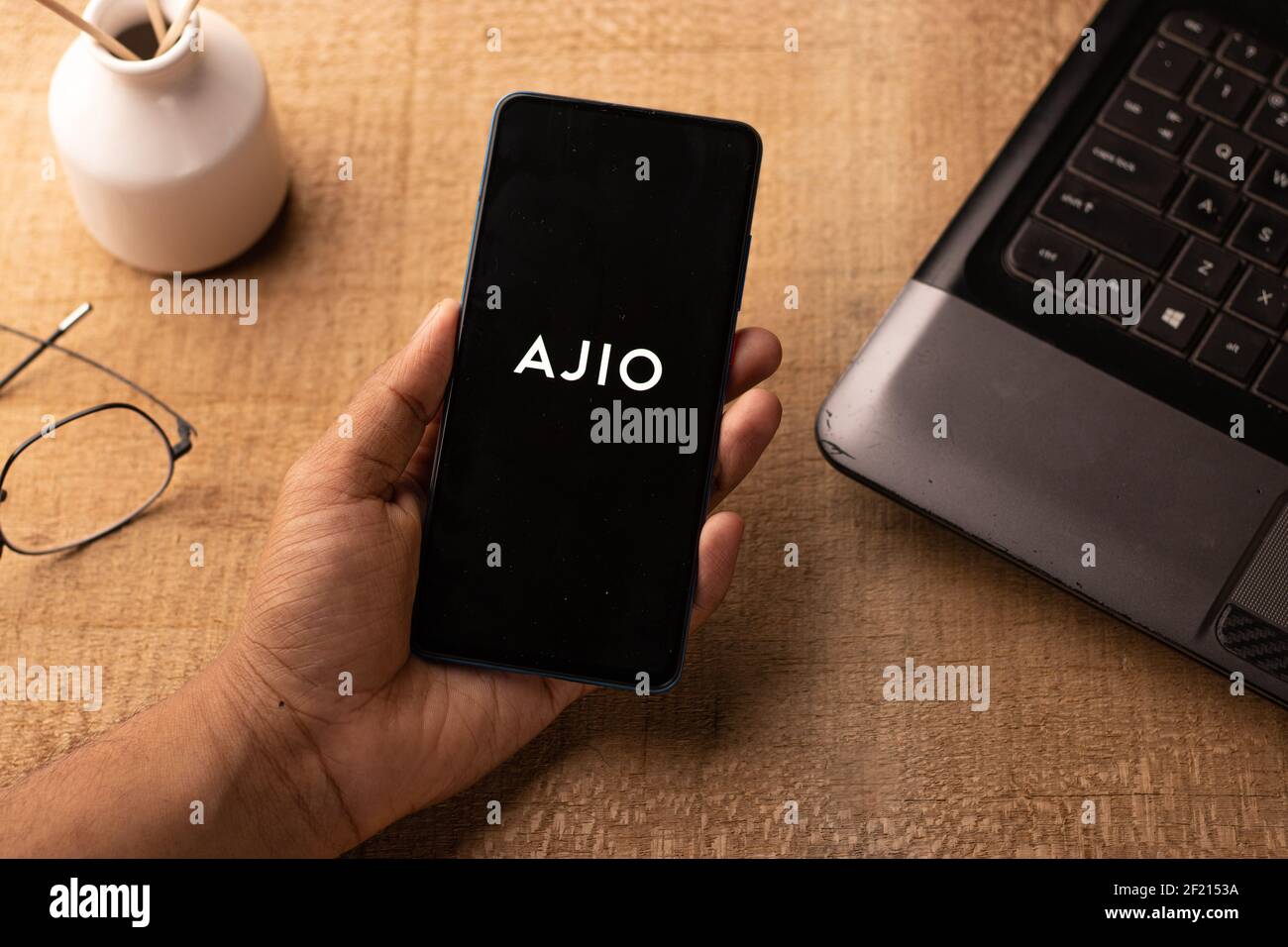 Assam, indien - 9. Juli 2020 : Ajio eine Online-Shopping-App. Stockfoto