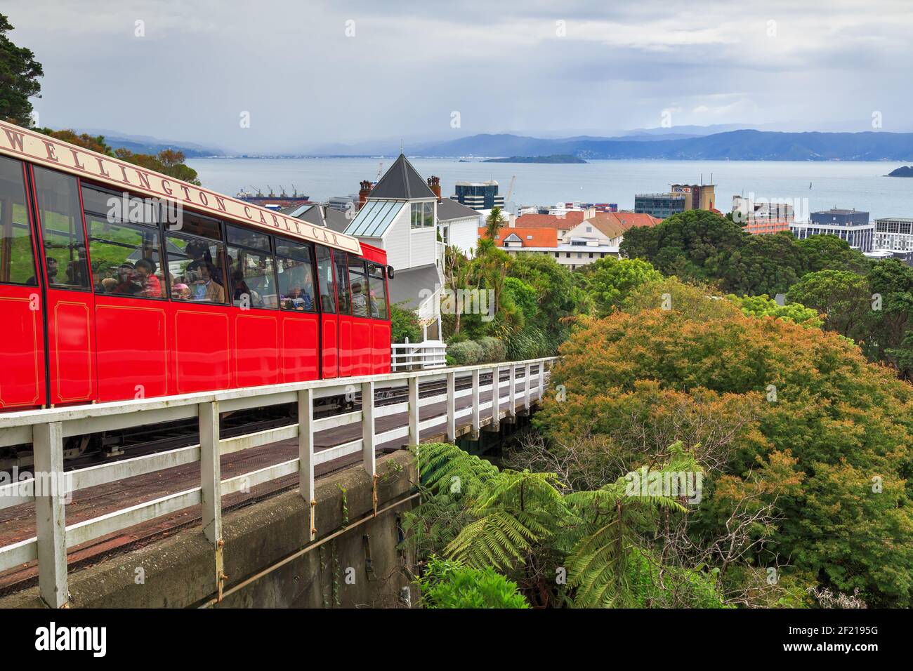 Die berühmte Seilbahn in Wellington, Neuseeland, macht eine Abfahrt zum Lambton Quay Stockfoto