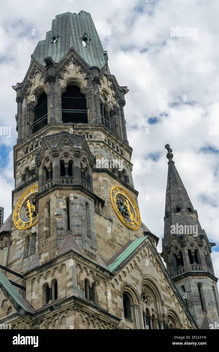 BE, DEUTSCHLAND - 14. Mai 2020: BERLIN, DEUTSCHLAND 14. Mai 2020. Die Kaiser Wilhelm Gedaechtnis Kirche ist ein Denkmal am Kurfürstendamm der Breitscheidpla Stockfoto