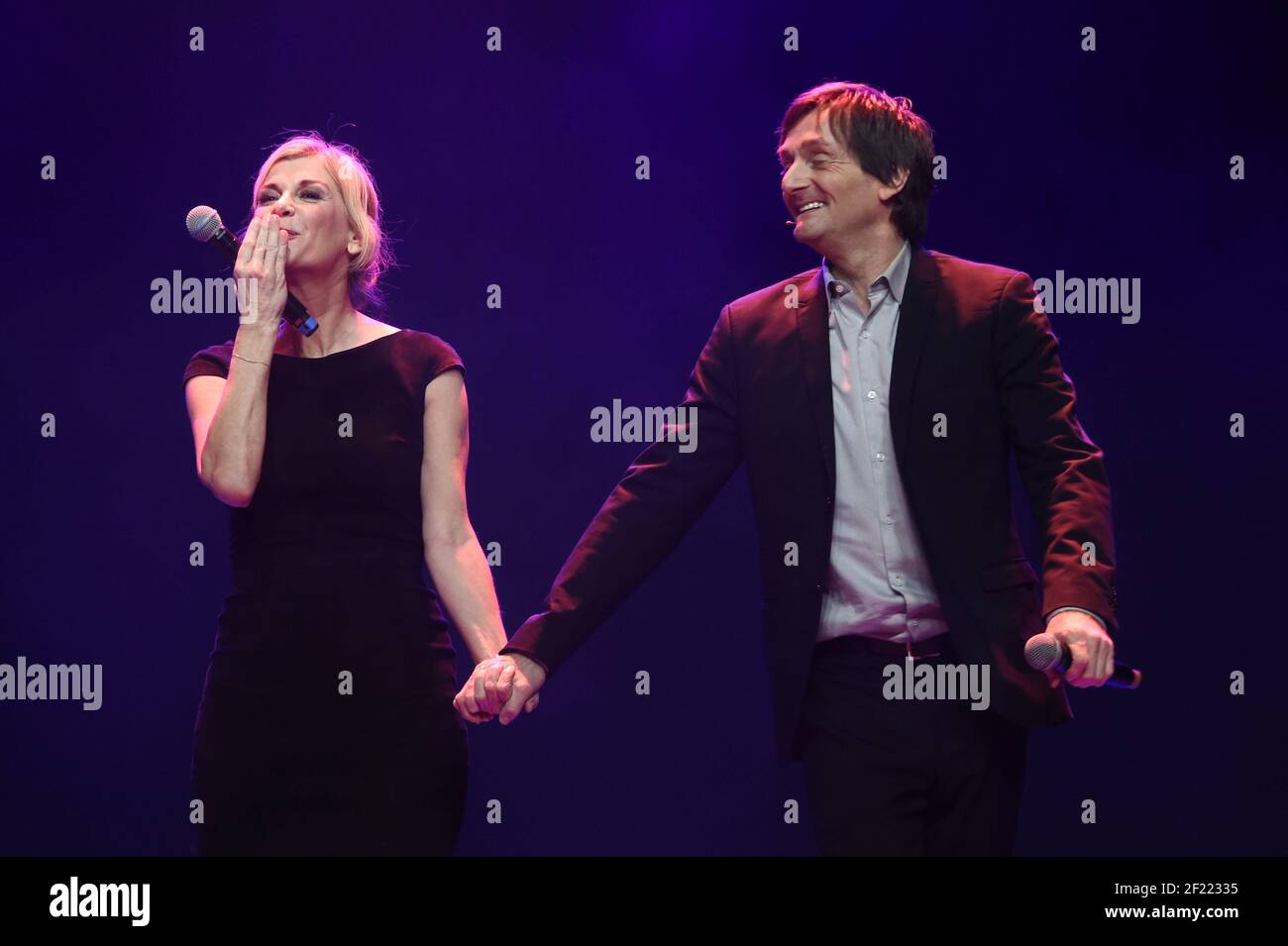 Die Künstler Michele Laroque und Pierre Palmade treten während der Etoiles du Sport 2016 (15. Geburtstag) in La Plagne, Frankreich, am 14. Dezember 2016 auf - Foto Philippe Millereau / KMSP / DPPI Stockfoto