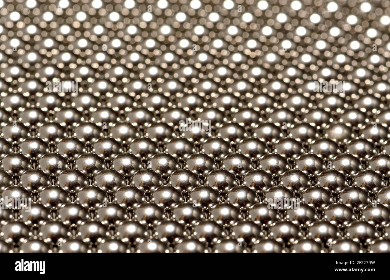 Große Anzahl von gleichmäßig verteilten Kugellagern Stockfoto
