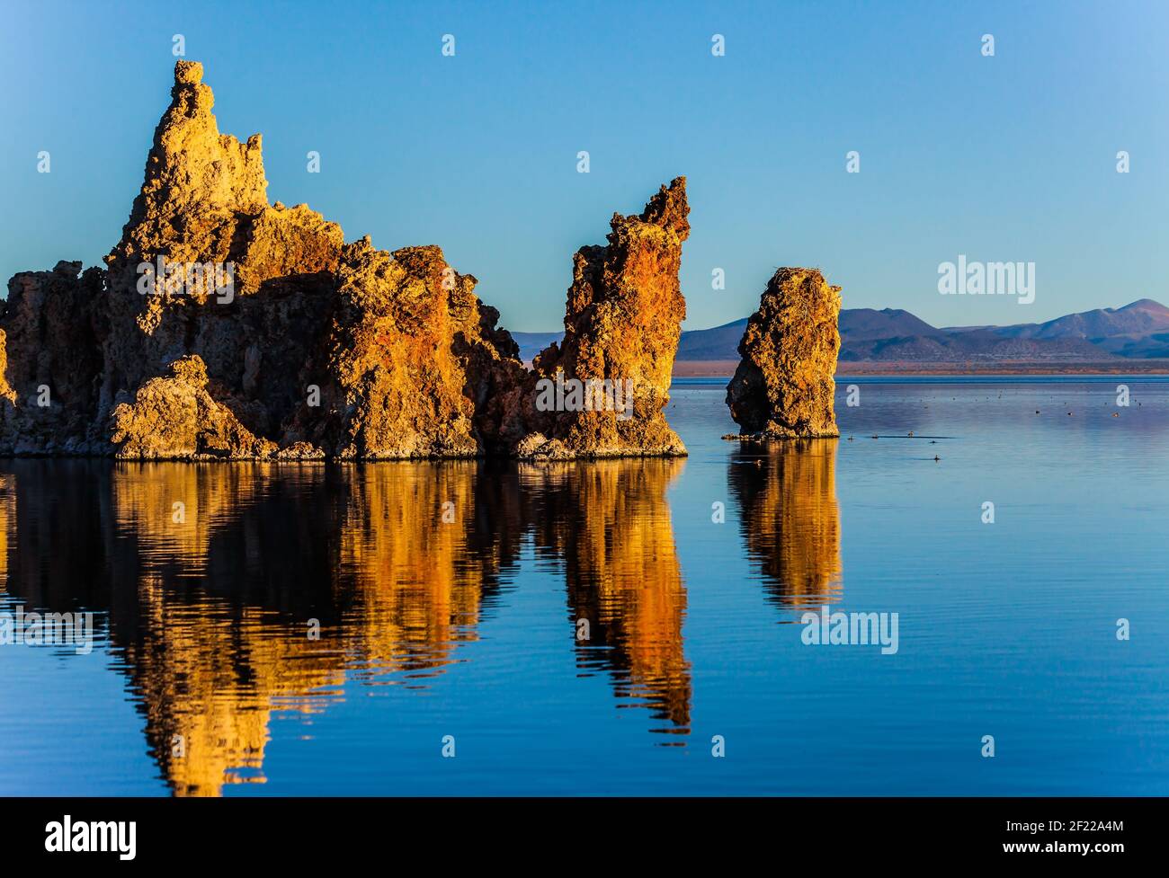 Malerischer Mono Lake. Sonnenuntergang Stockfoto