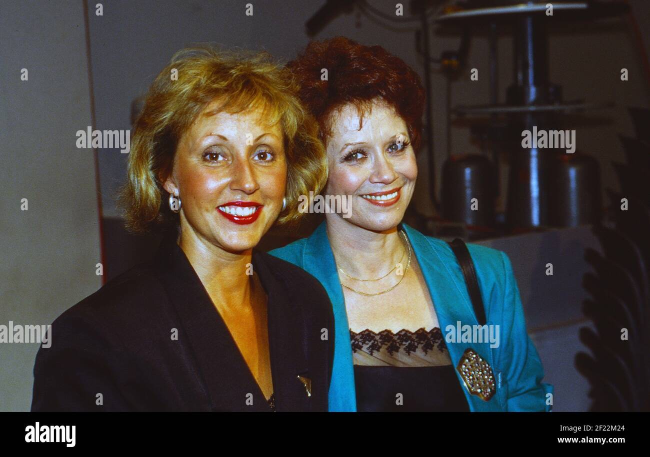 Prominenz auf der IFA in Berlin, Deutschland 1989, hier: Hildegard Hilde und Charlotte Lotti Krekel Stockfoto