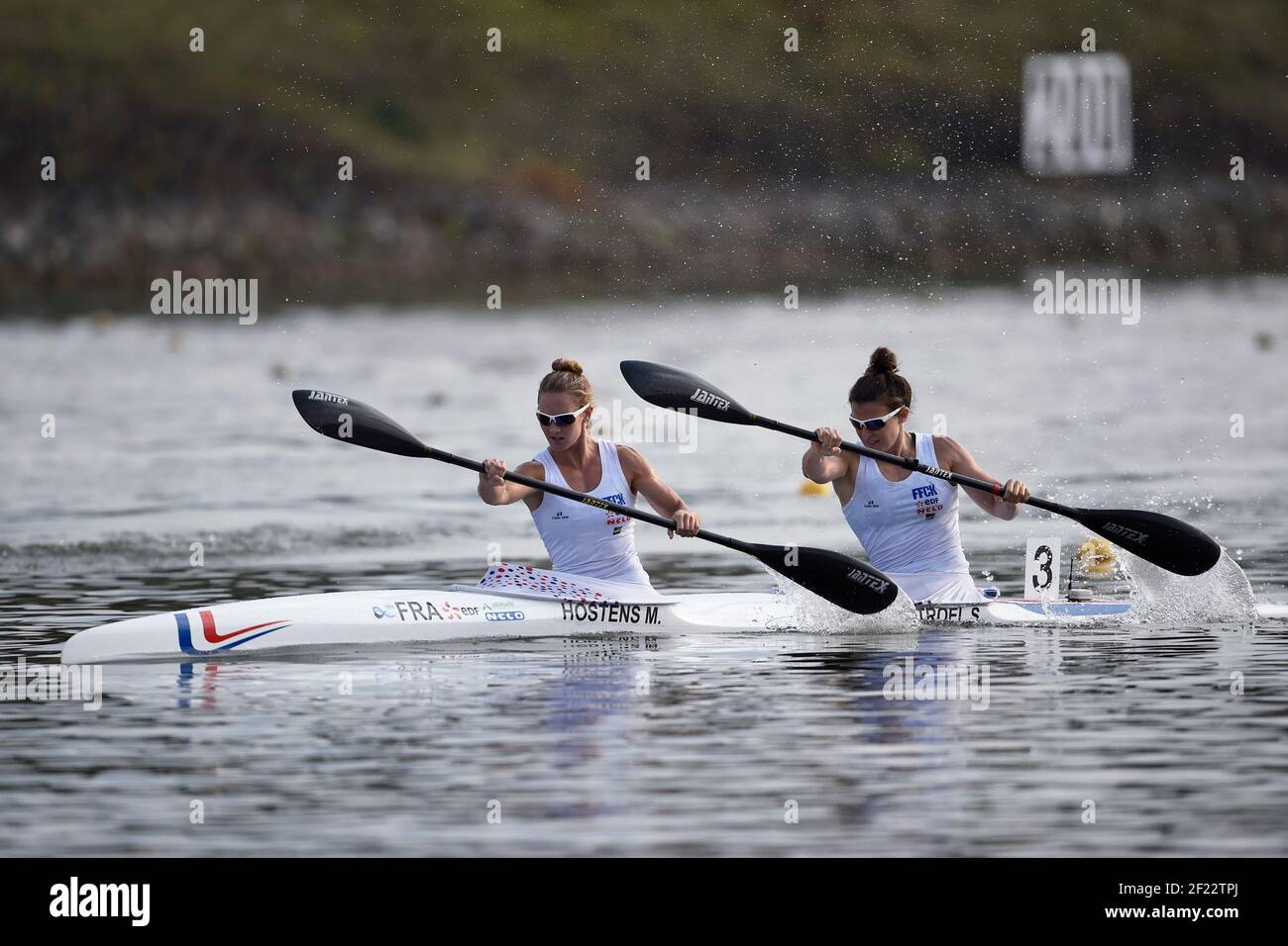 Manon Hostens und Sarah Troel aus Frankreich treten K2 Frauen 500 m während der ICF Kanusprint-Weltmeisterschaft 2017 in Racice, Tschechische Republik, Tag 2, 24th. August 2017 - Foto Jean-Marie Hervio / KMSP / DPPI Stockfoto