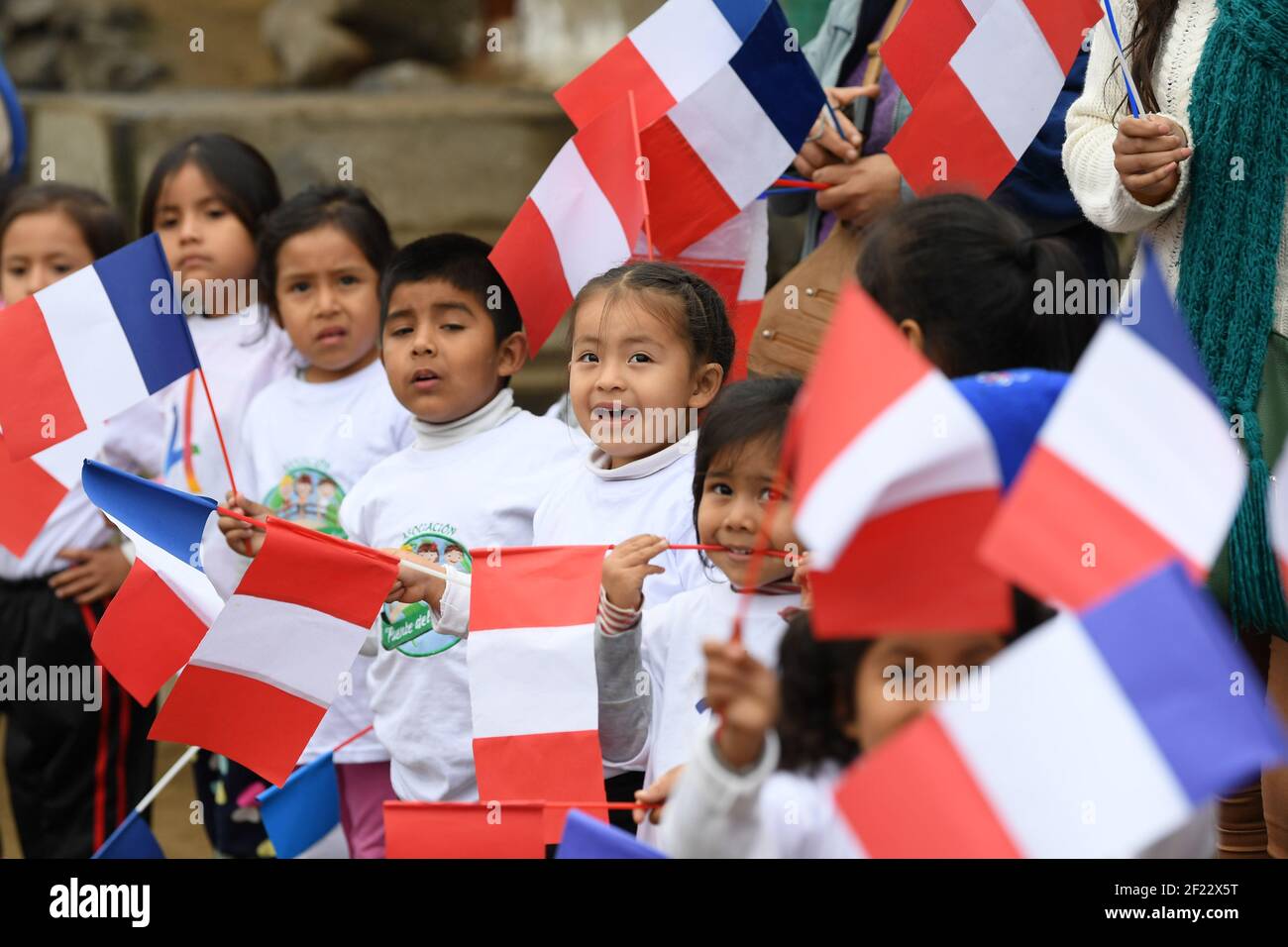 Peruanische Kinder während des Besuchs der französischen Delegation Paris 2024 Kandidatur in Collique Slum für das Projekt "Peru, Fröngentum, Solidarität" , Lima, September 11, 2017, Foto Philippe Millereau / KMSP / PARIS 2024 / DPPI Stockfoto