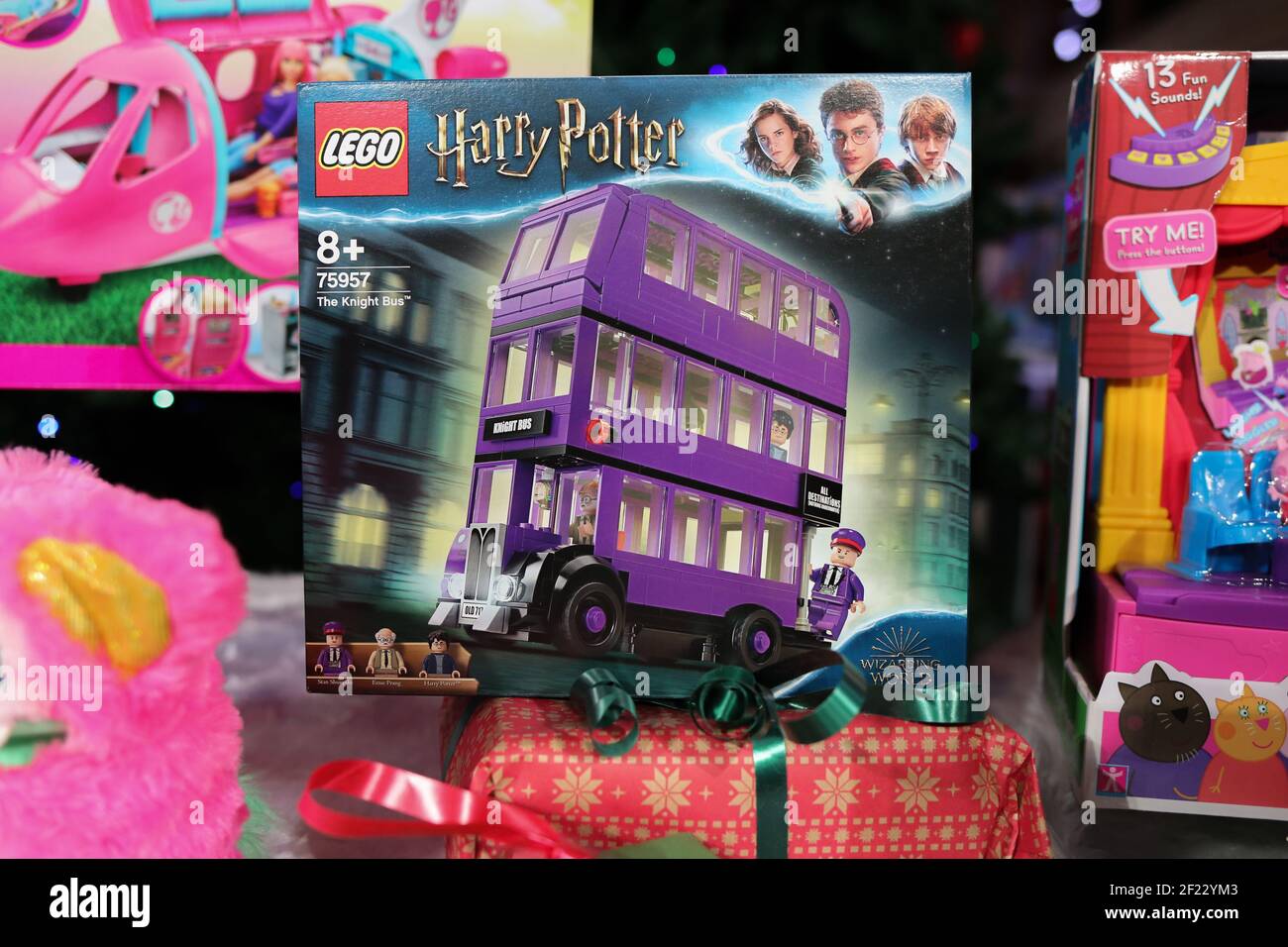 LEGO Harry Potter Knight Bus, eines der Top-12-Spielzeuge dieses Weihnachten  vorgestellt auf Dreamtoys 2019 in London. Die von der Toy Retailers  Association herausgegebene Liste sagt voraus, was an Weihnachten heiß wird.  Es