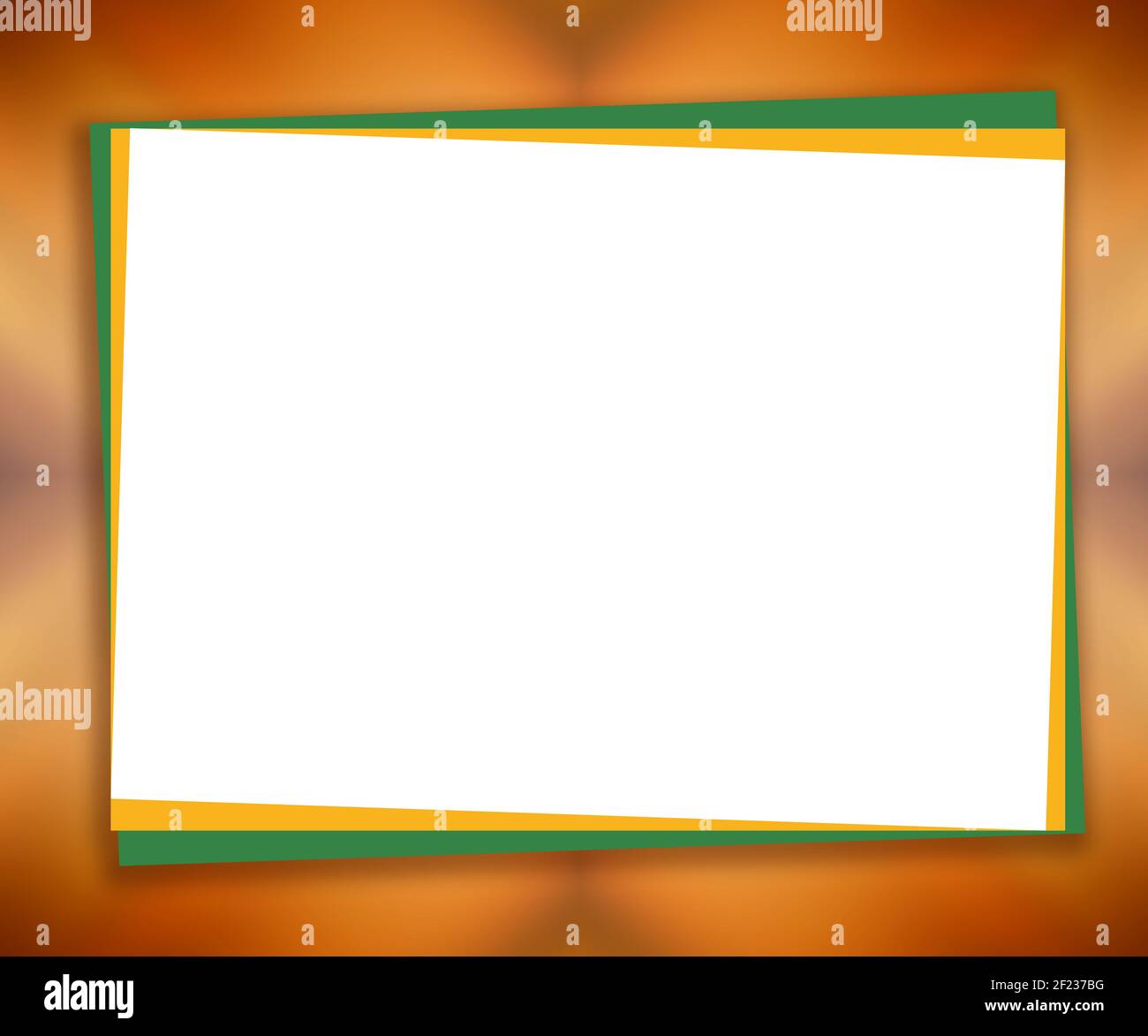Weißes Stück Papier auf verschwommenem abstrakten Hintergrund; große Textstelle. Heller Mockup-Rahmen, orange, gelber Farbverlauf. Vorlagendesign für Grußkarte Stockfoto