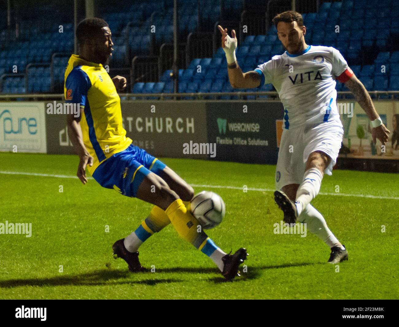 Solihull, Großbritannien. März 2021, 09th. Liam Hogan (Stockport County #4) macht ein Kreuz während der Vanarama National League Spiel zwischen Solihull Moors & Stockport County FC im SportNation.bet Stadion in Solihull, England Kredit: SPP Sport Pressefoto. /Alamy Live Nachrichten Stockfoto