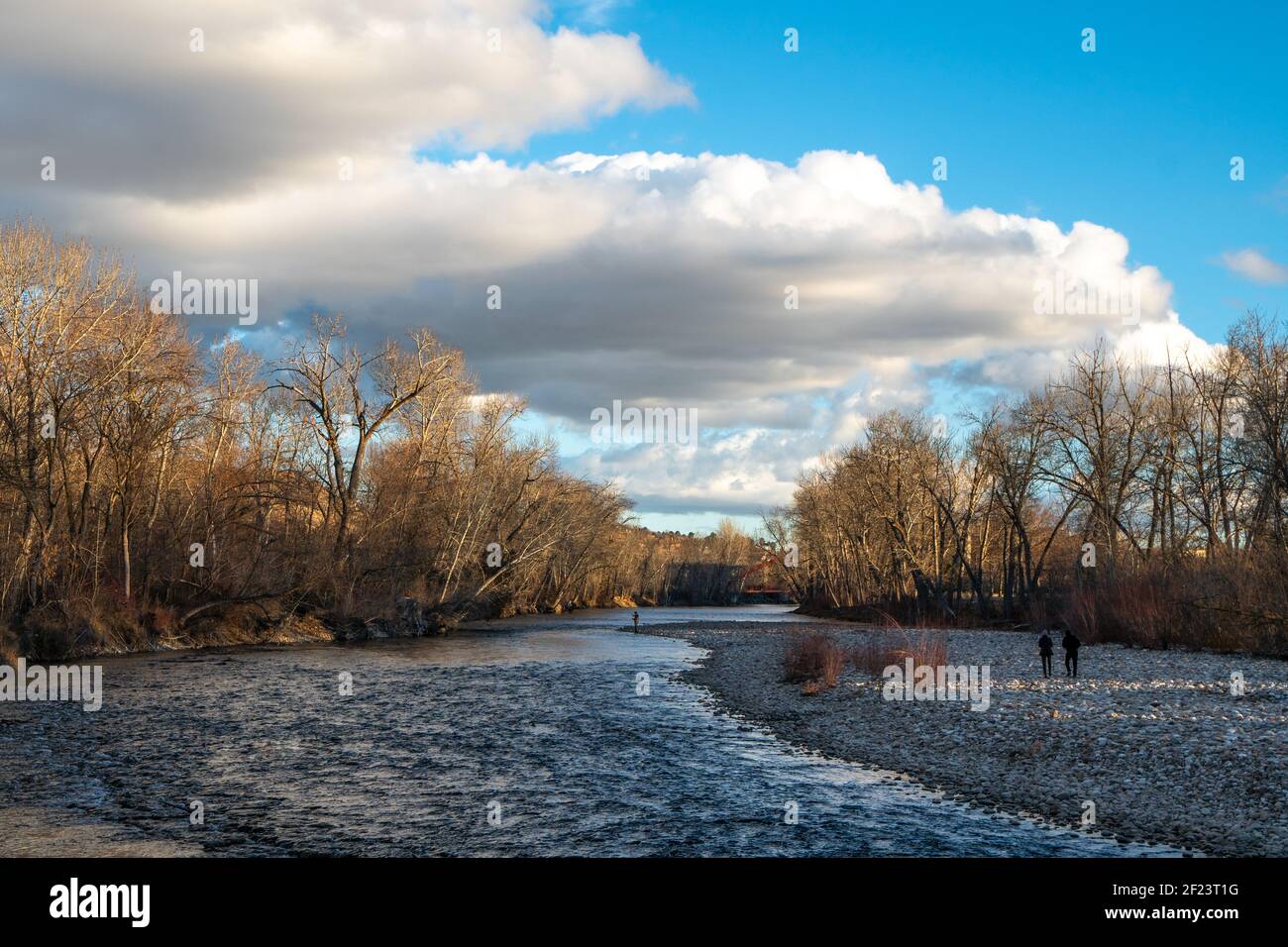 Spät am Tag an einem Februarnachmittag entlang des Boise, Idaho's Boise, River. Stockfoto
