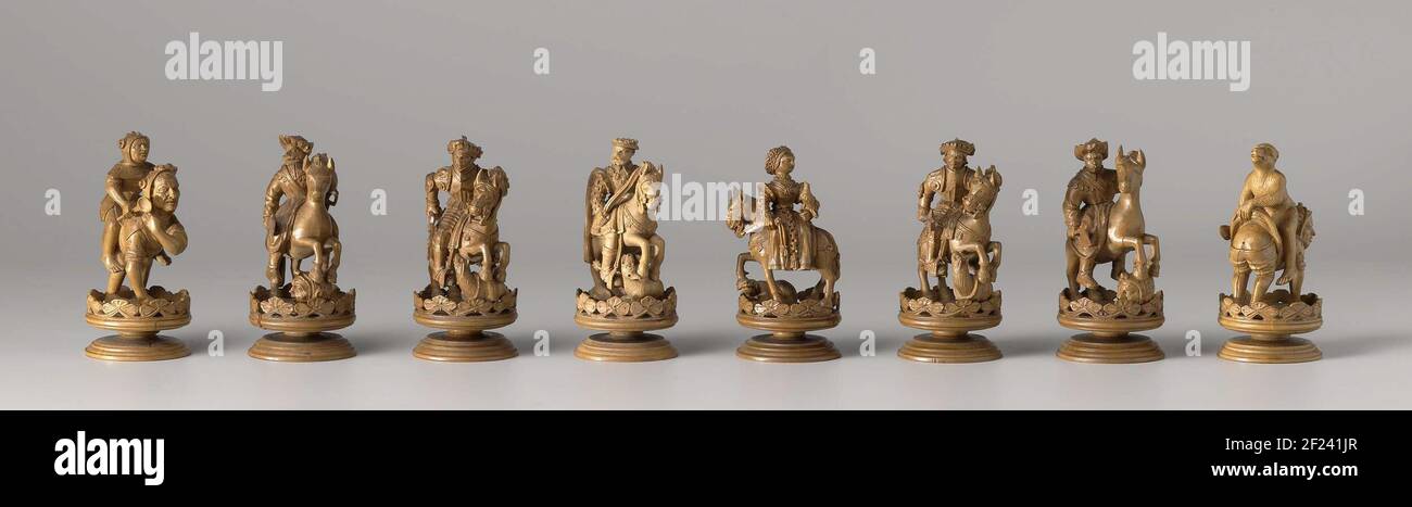 Der schwarze König in diesem Schachset sieht aus wie Kaiser Karl V. Er trägt die Kette des Ordens vom Goldenen Vlies und wird auf dem Pferd gezeigt, einen Drachen trampelend, so wie der Kaiser seine Feinde eroberte. Die Bischöfe sind Ritter auf dem Pferderücken, die Saatkrähen sind höhnische Narren mit Affen, und die Bauern ähneln Hechten oder regulären Soldaten. Stockfoto