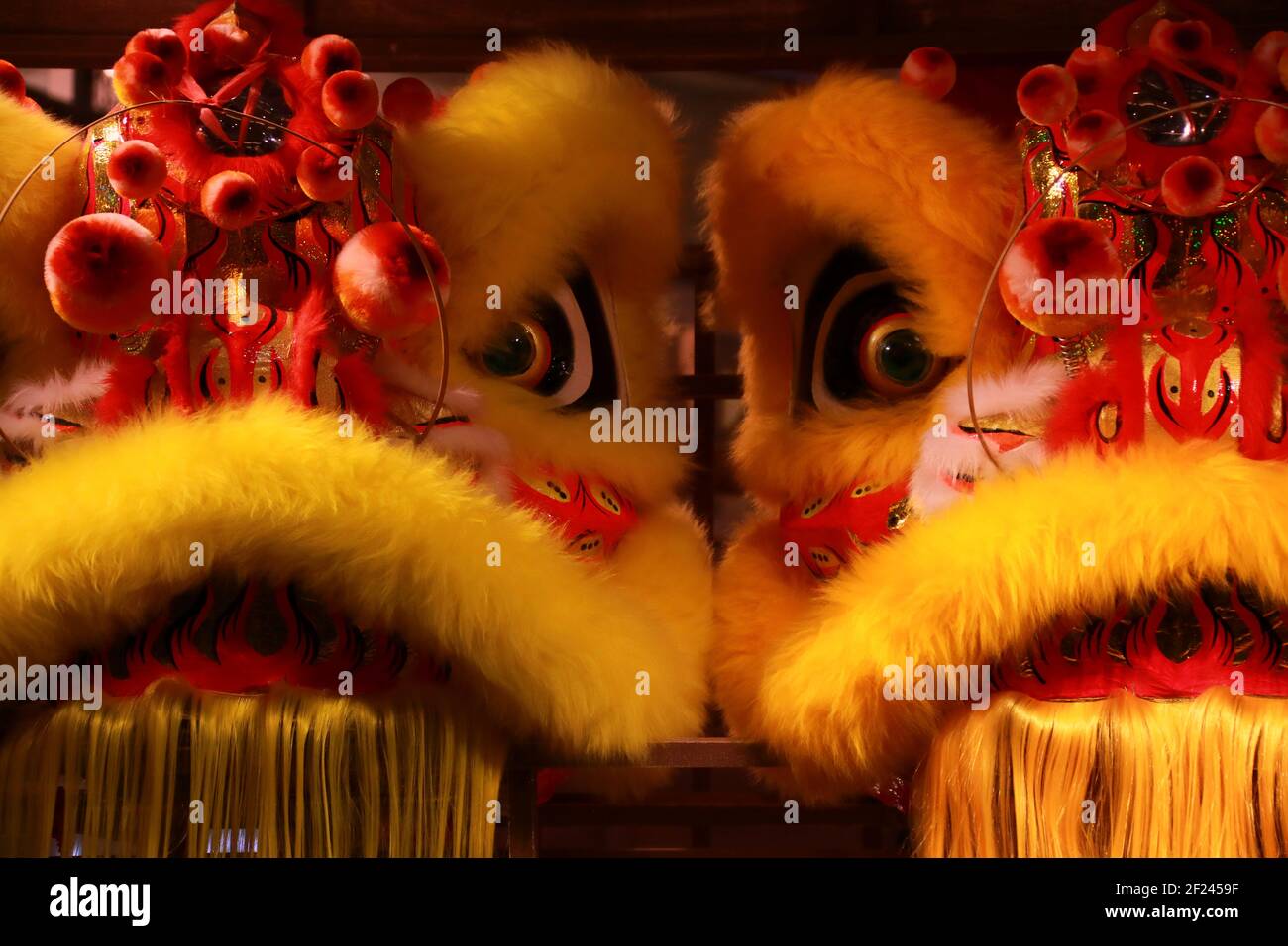 Chinesische Löwentanz Köpfe auf dem Display Stockfoto