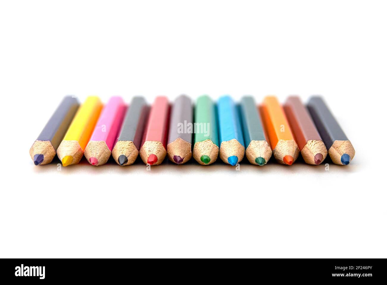 Farbstift auf weißem Hintergrund Stockfoto