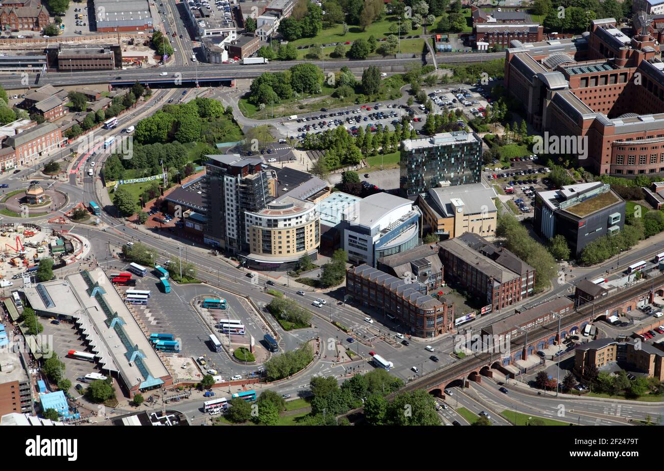 Luftaufnahme der Gegend von Quarry Hill, Leeds um den St. Peters Square inkl. Playhouse, Skyline Apartments, BBC, Aagrah, Northern Ballet, Konservatorium Stockfoto