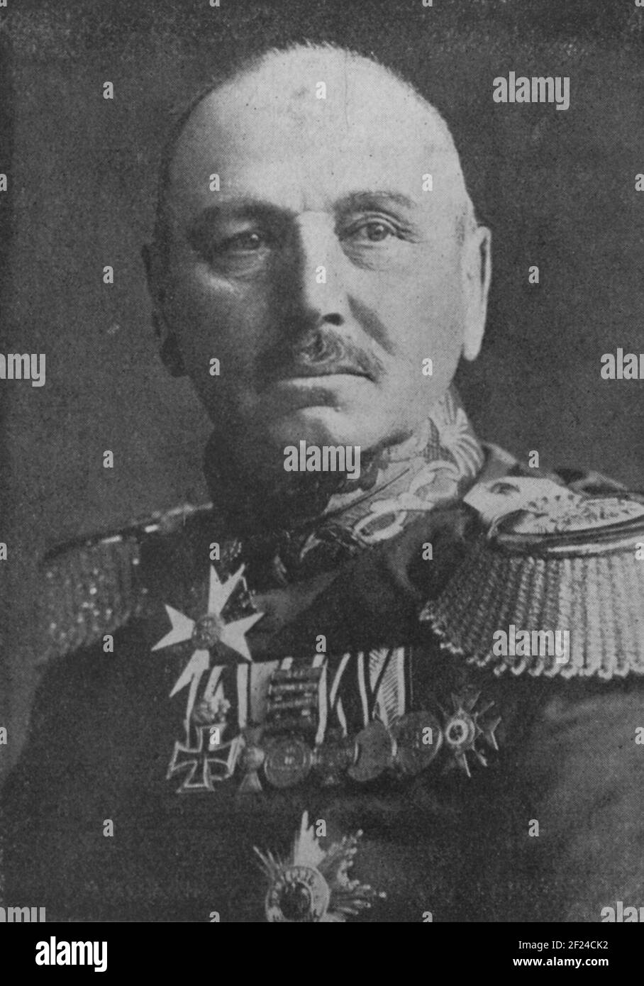 Ein Vintage-Foto um 1915 des deutschen Generals Alexander Heinrich Rudolph von Kluck (20. Mai 1846 – 19. Oktober 1934). Bei Ausbruch des Ersten Weltkrieges wurde Kluck das Kommando über die erste deutsche Armee gestellt Stockfoto