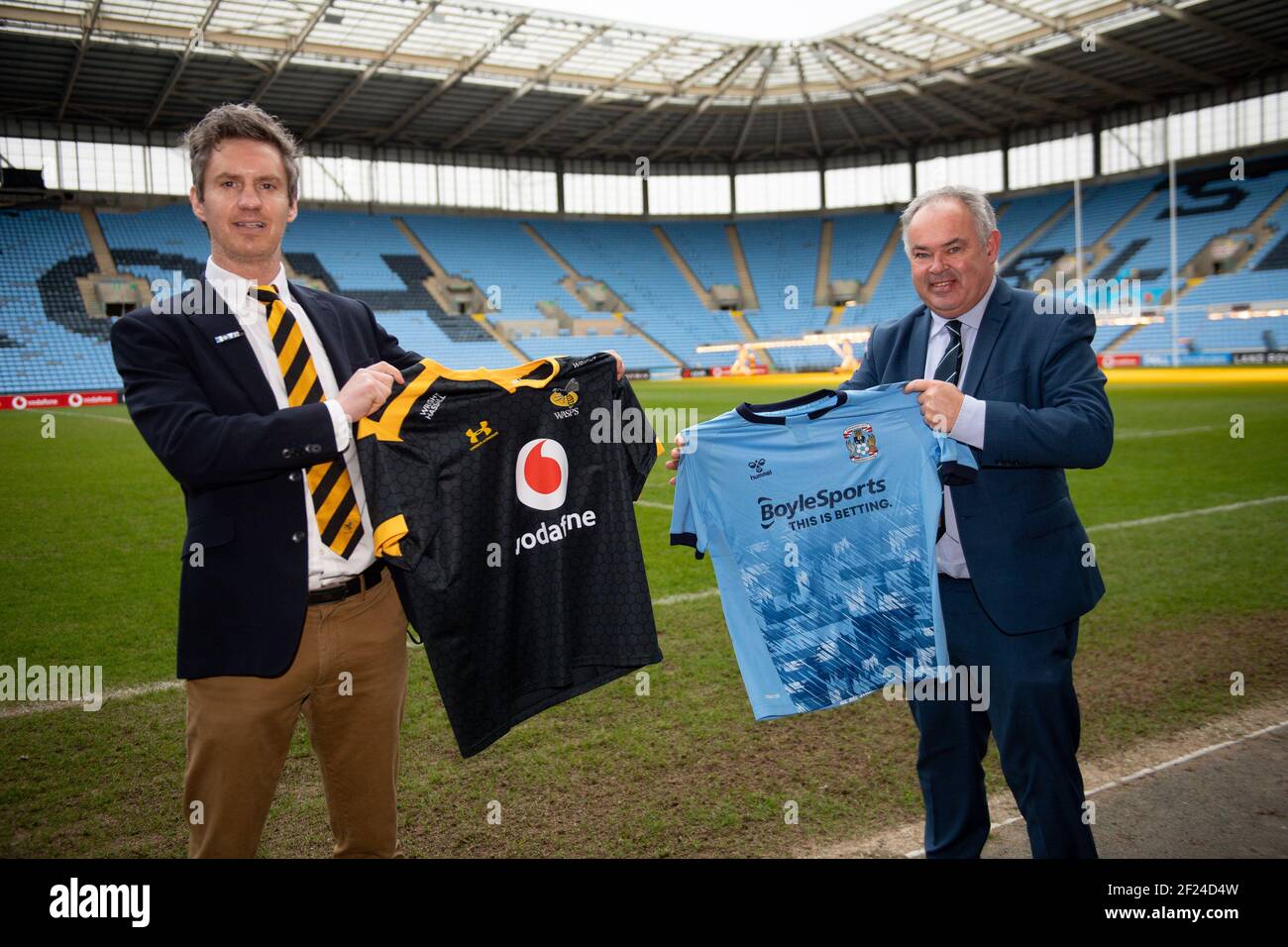 Stephen Vaughan, Wasps Group Chief Executive, und Dave Boddy, Coventry City Chief Executive, in der RICOH Arena in Coventry, nachdem angekündigt wurde, dass Coventry City ab der nächsten Saison für ihre Heimspiele ins Stadion zurückkehren würde. Bild Datum Mittwoch, 10. März 2021. Bilddatum: Mittwoch, 10. März 2021. Stockfoto