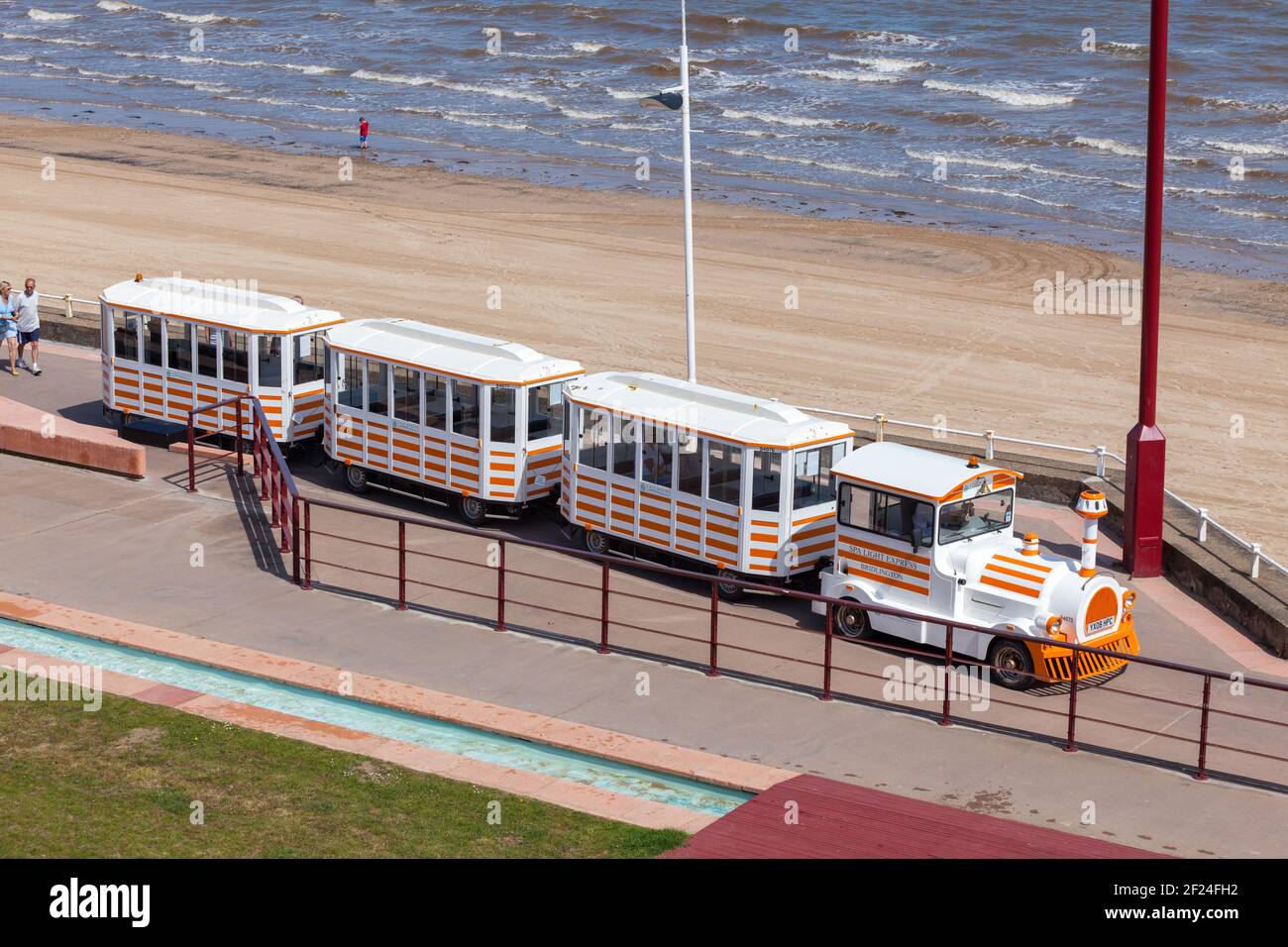 Der Landzug Touristenfahrt auf der Promenade am Marine Drive in Bridlington, East Yorkshire Stockfoto