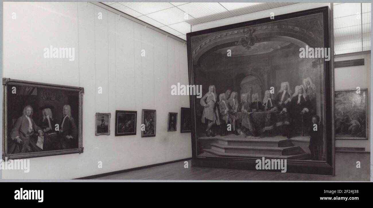 Raum mit Gemälden von Cornelis Troost, ein großes Gemälde auf einer Tafel in der Mitte; Drucker Erweiterung, Dezember 1992.in die Mitte: 'Die Regenten der Almsierweeshuis in Amsterdam' und Links: 'Drei zur Gesamt die Chirurgen Gilde in Amsterdam', Stockfoto