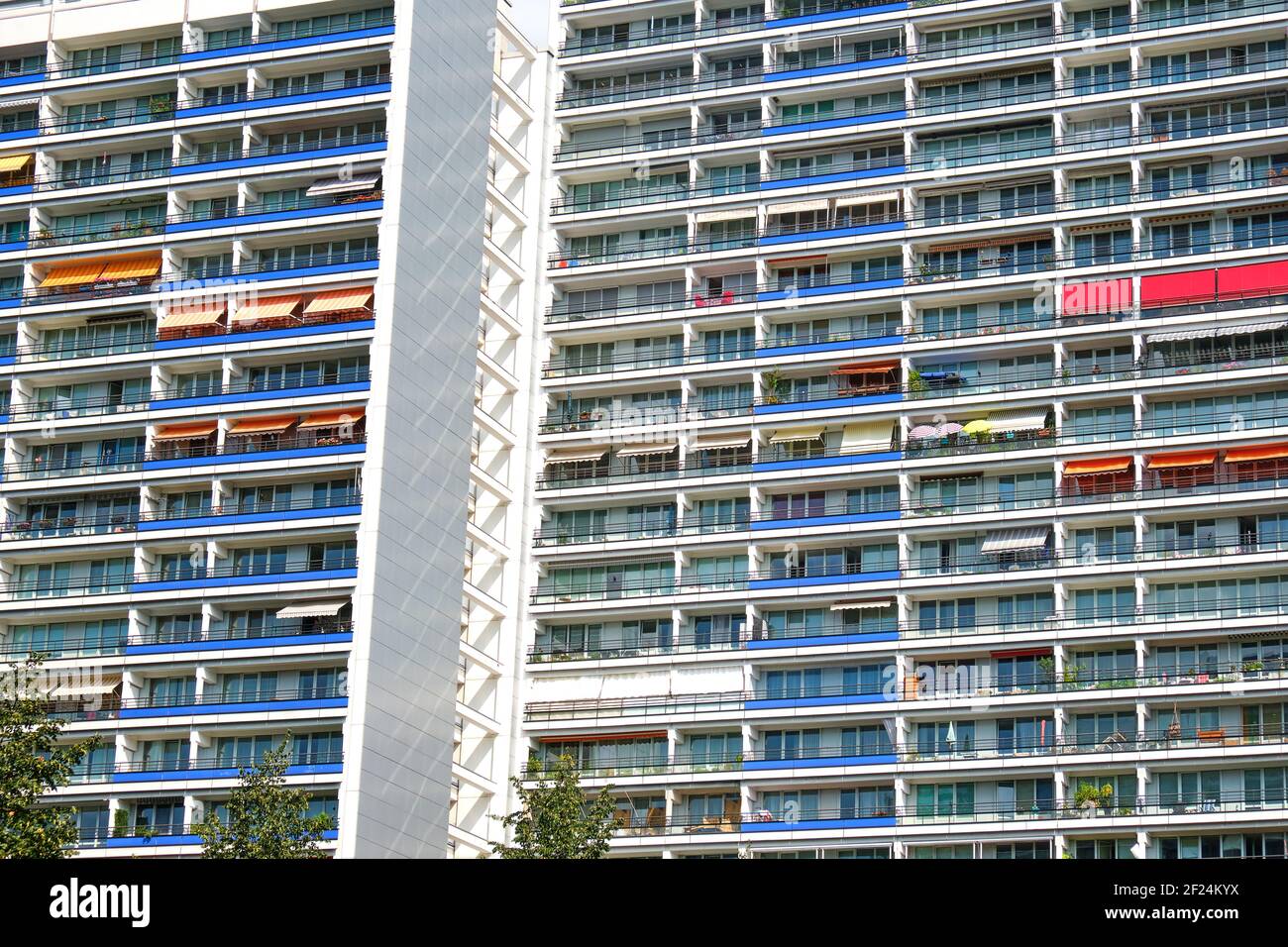 Typischer Plattenbau im ehemaligen Ostteil Berlins Stockfoto